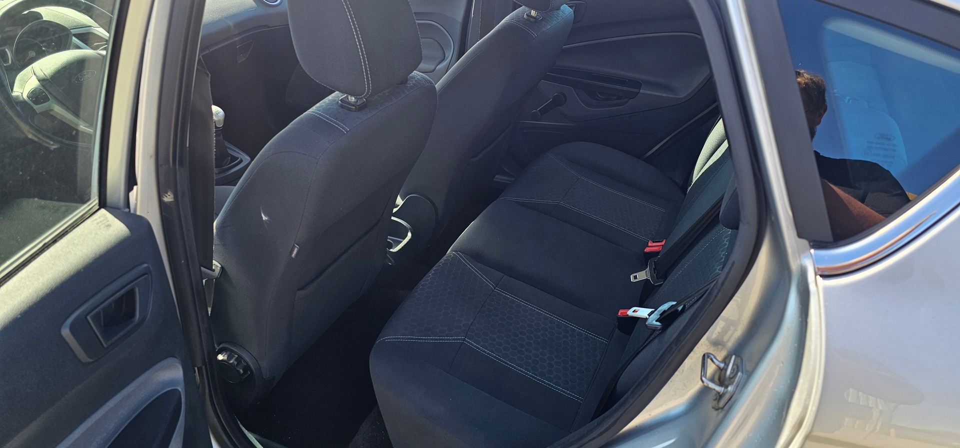 FORD Fiesta 1.4 16V Titanium-image-8
