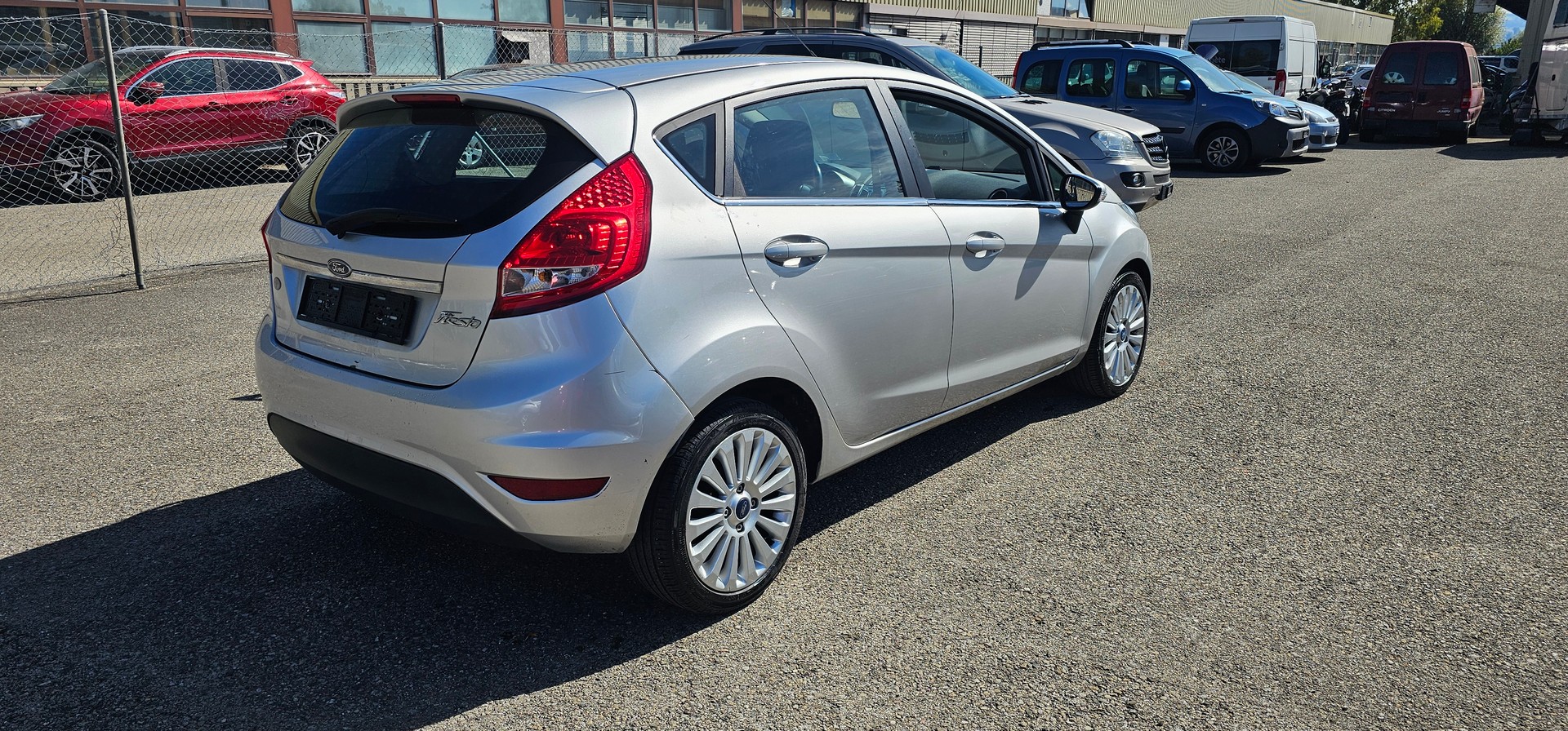 FORD Fiesta 1.4 16V Titanium-image-2