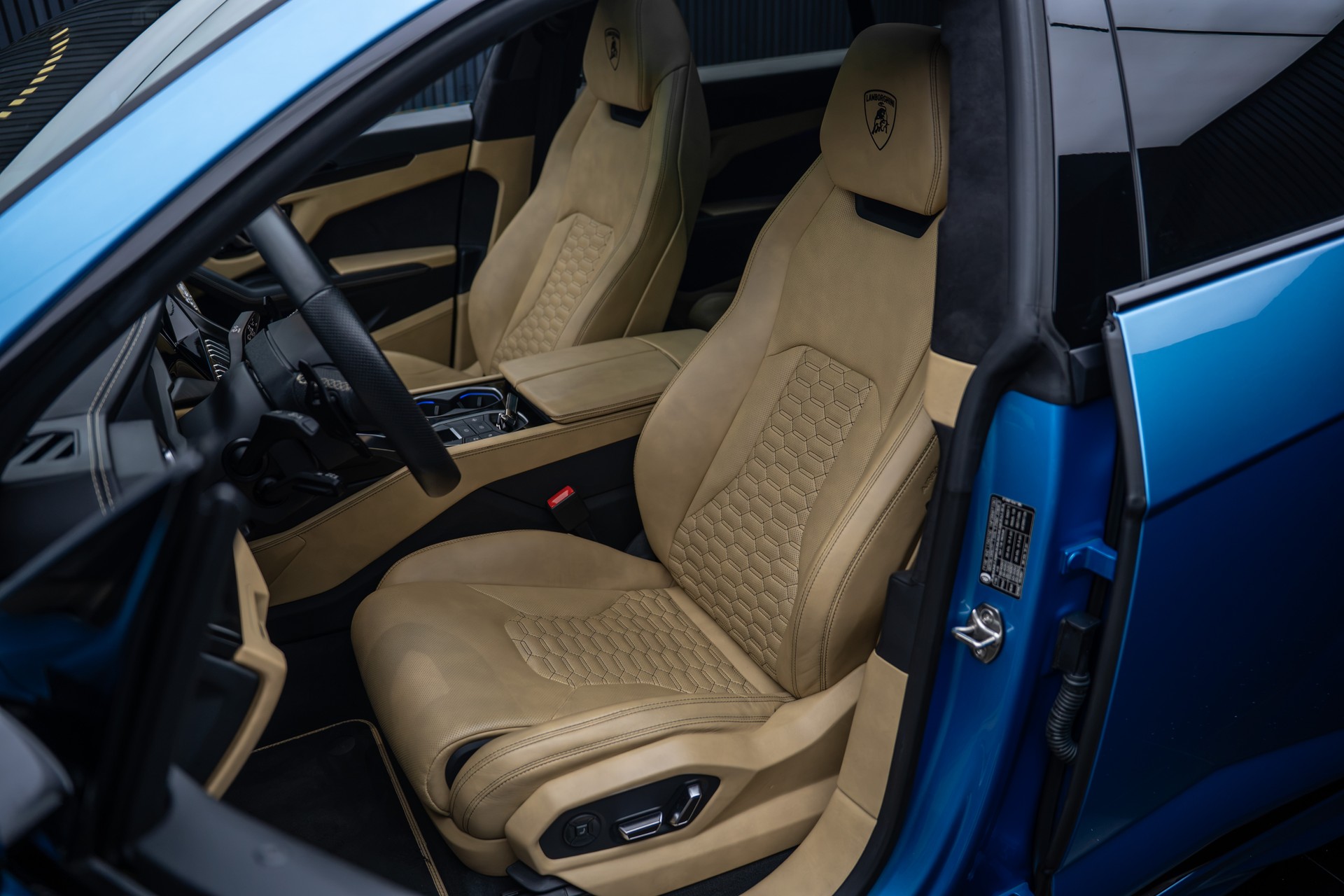 LAMBORGHINI Urus E-Gear-image-8