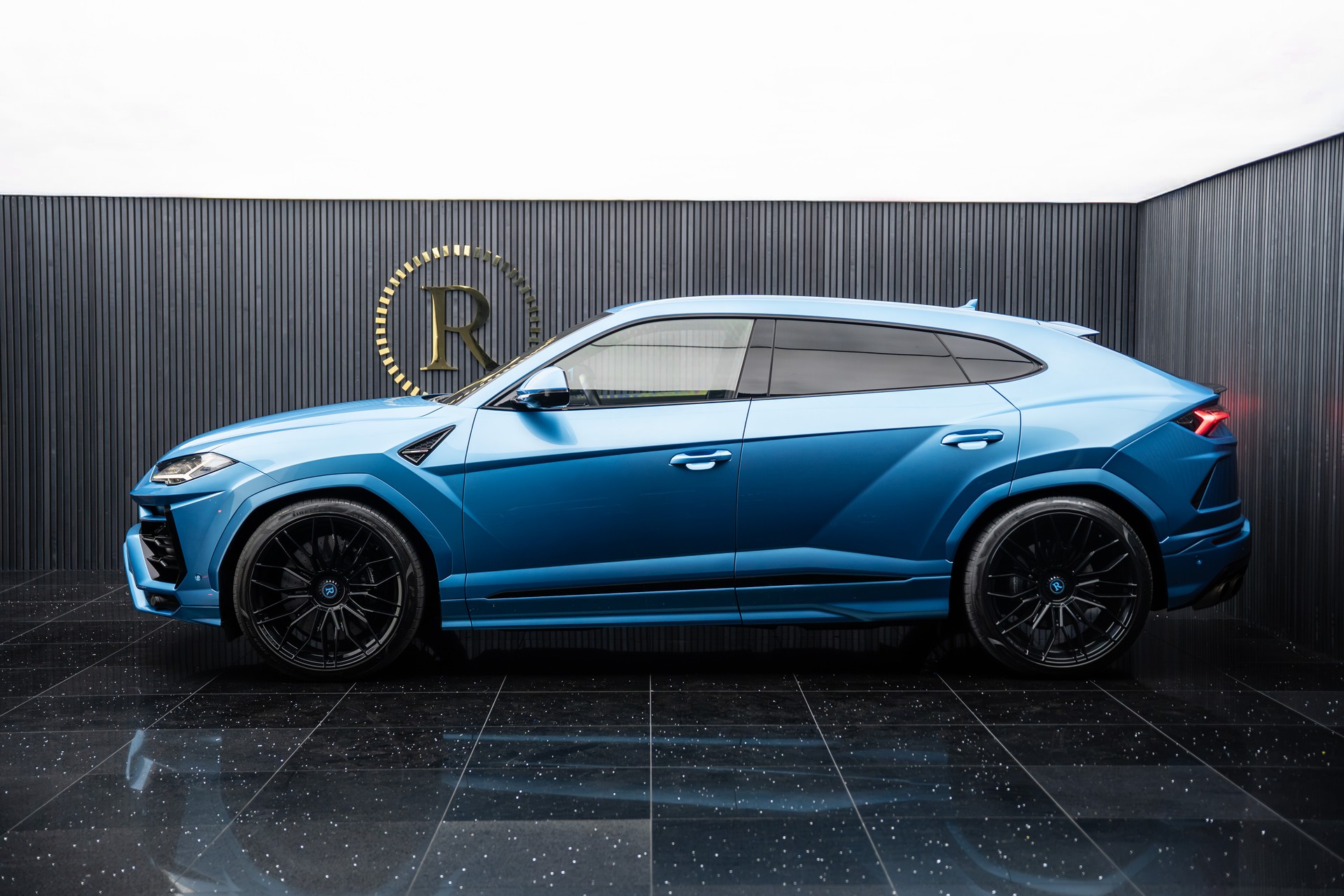 LAMBORGHINI Urus E-Gear-image-2