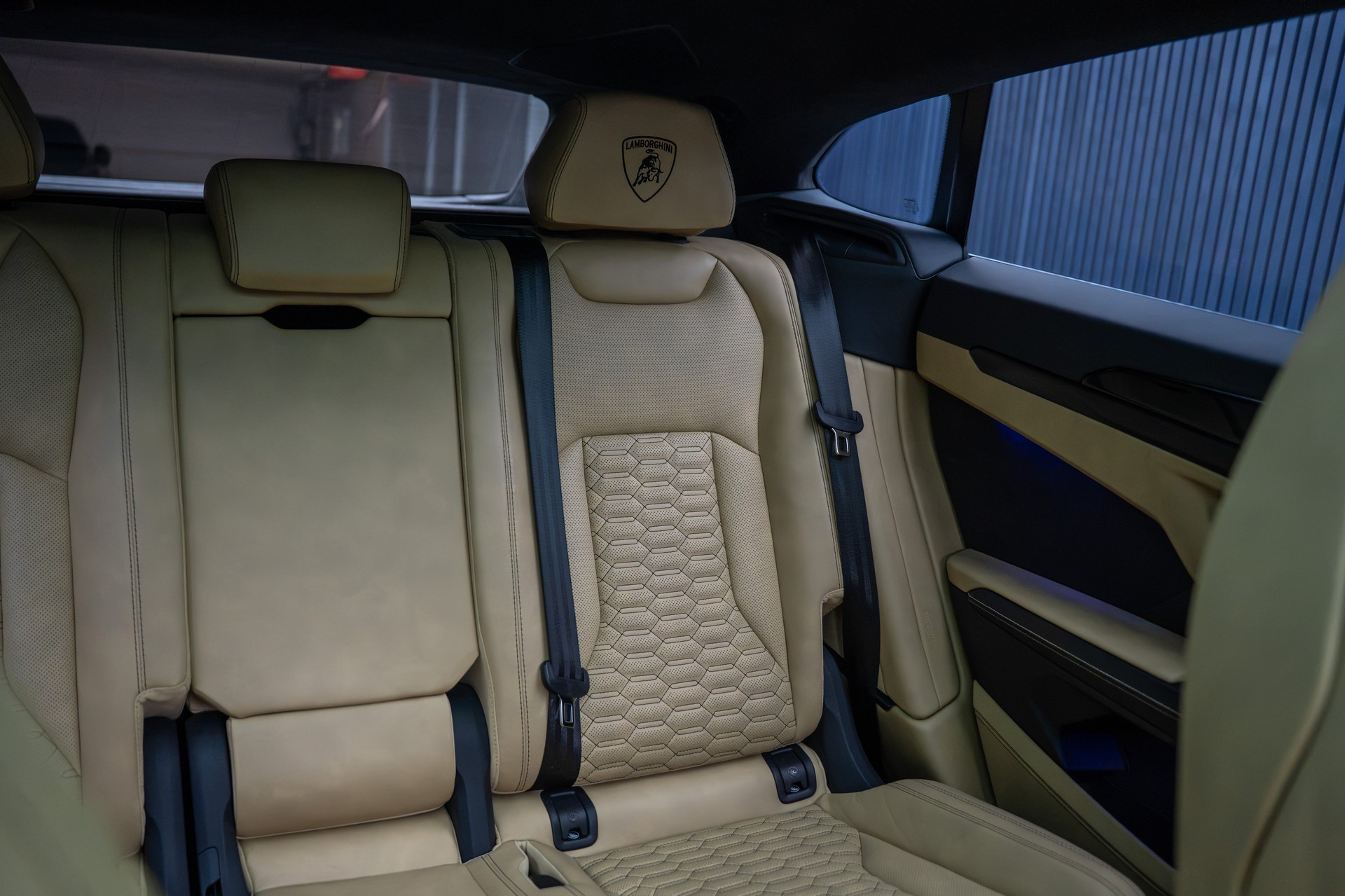 LAMBORGHINI Urus E-Gear-image-16