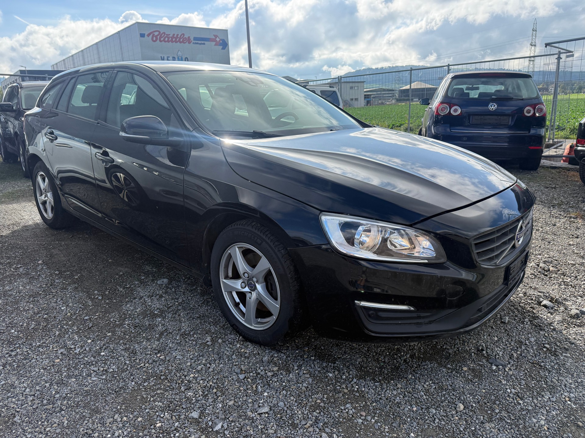 VOLVO V60 D4 Momentum Geartronic-image-1