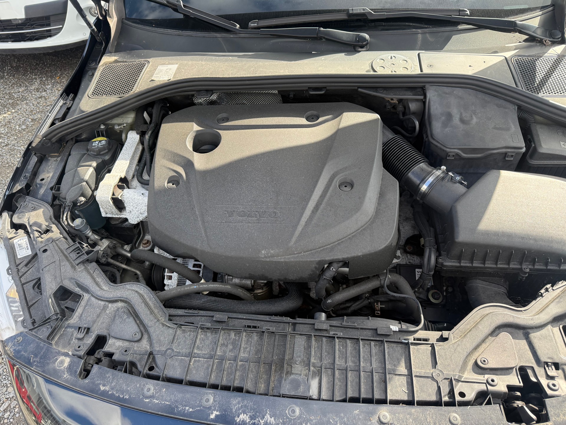 VOLVO V60 D4 Momentum Geartronic-image-6