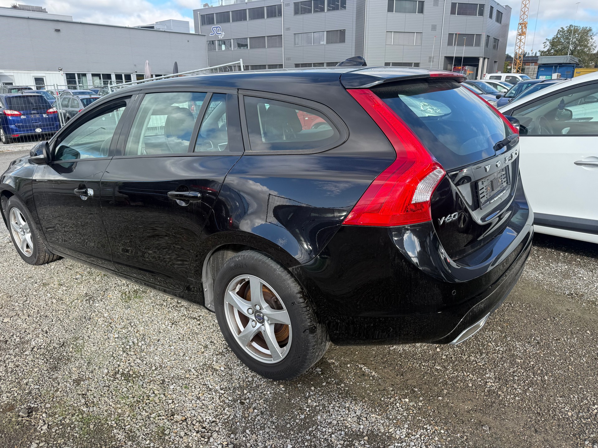 VOLVO V60 D4 Momentum Geartronic-image-3