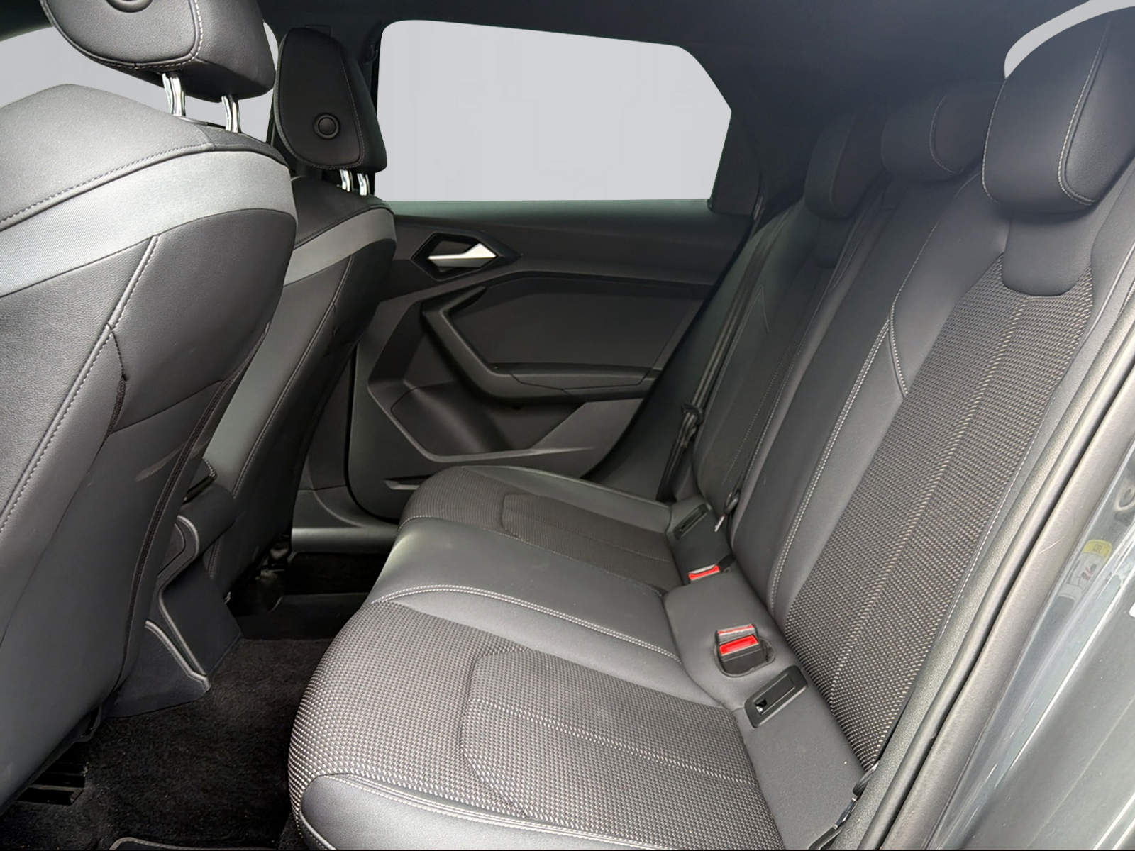 AUDI A1 Sportback 30 TFSI Attraction S-tronic-image-9