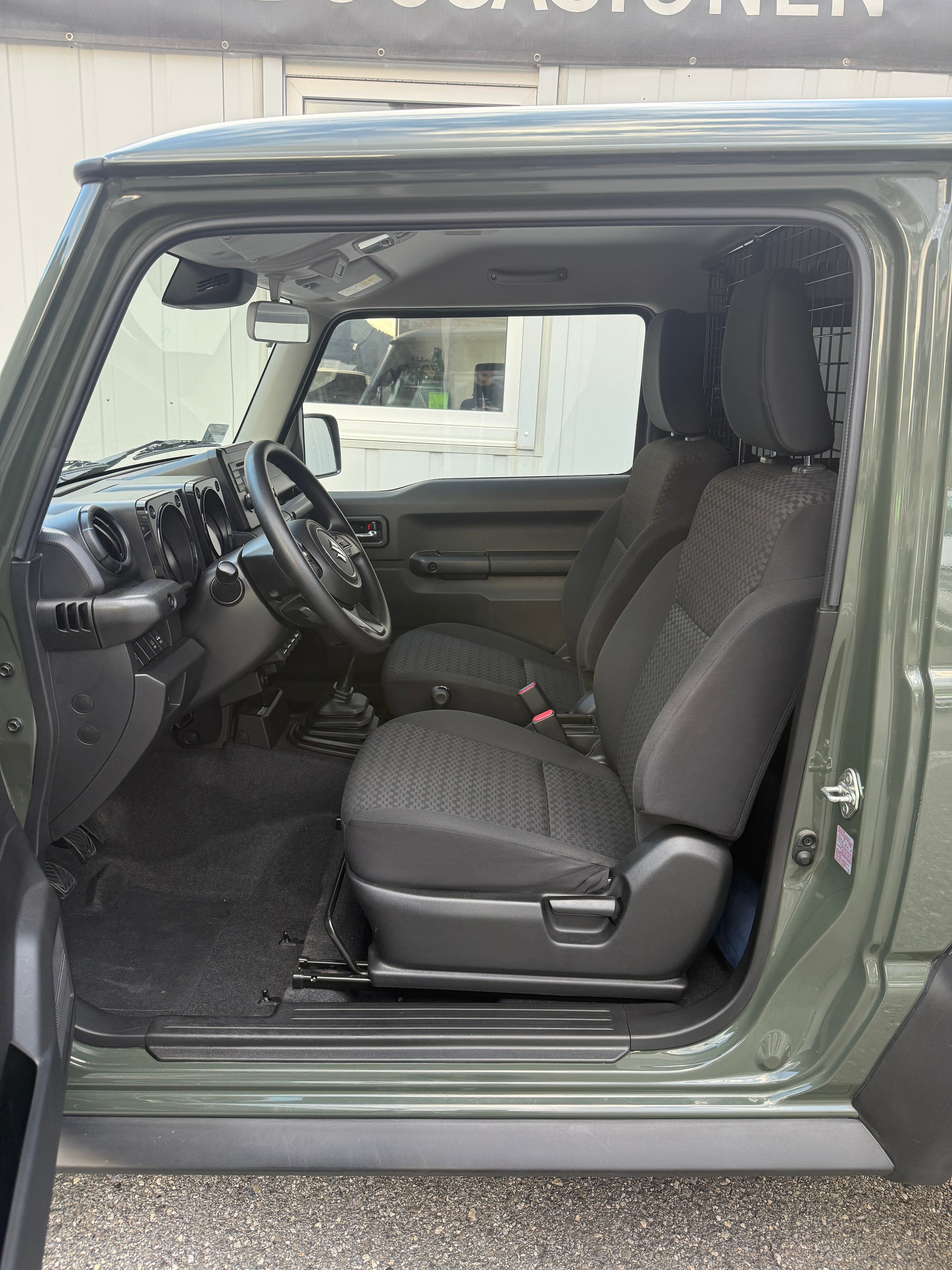 SUZUKI Jimny 1.5 Compact+ 4x4-image-12