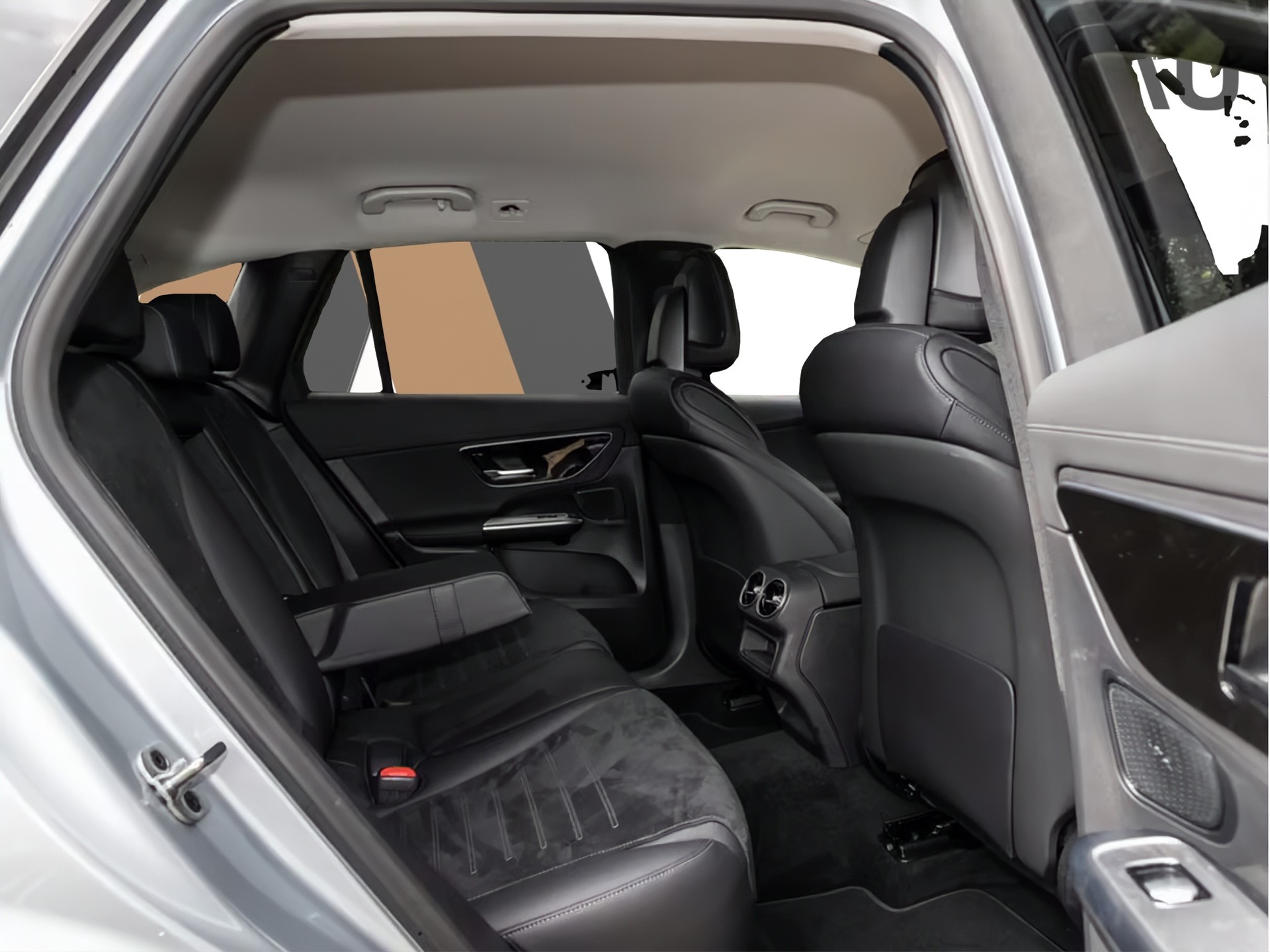 MERCEDES-BENZ GLC 300 e 4MATIC AMG Line Night AHK LED Memory-image-9