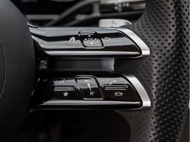 MERCEDES-BENZ GLC 300 e 4MATIC AMG Line Night AHK LED Memory-image-19