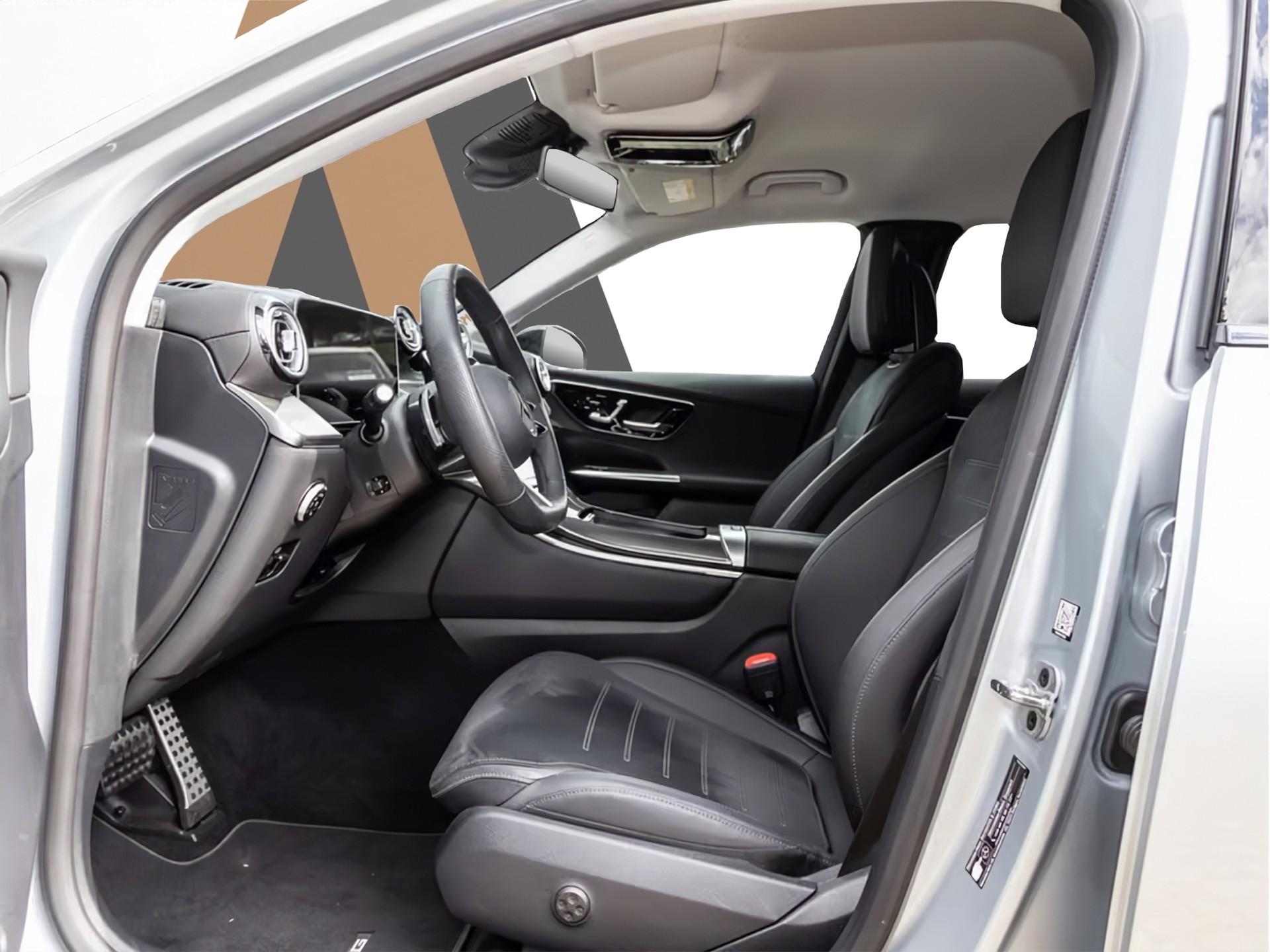 MERCEDES-BENZ GLC 300 e 4MATIC AMG Line Night AHK LED Memory-image-4