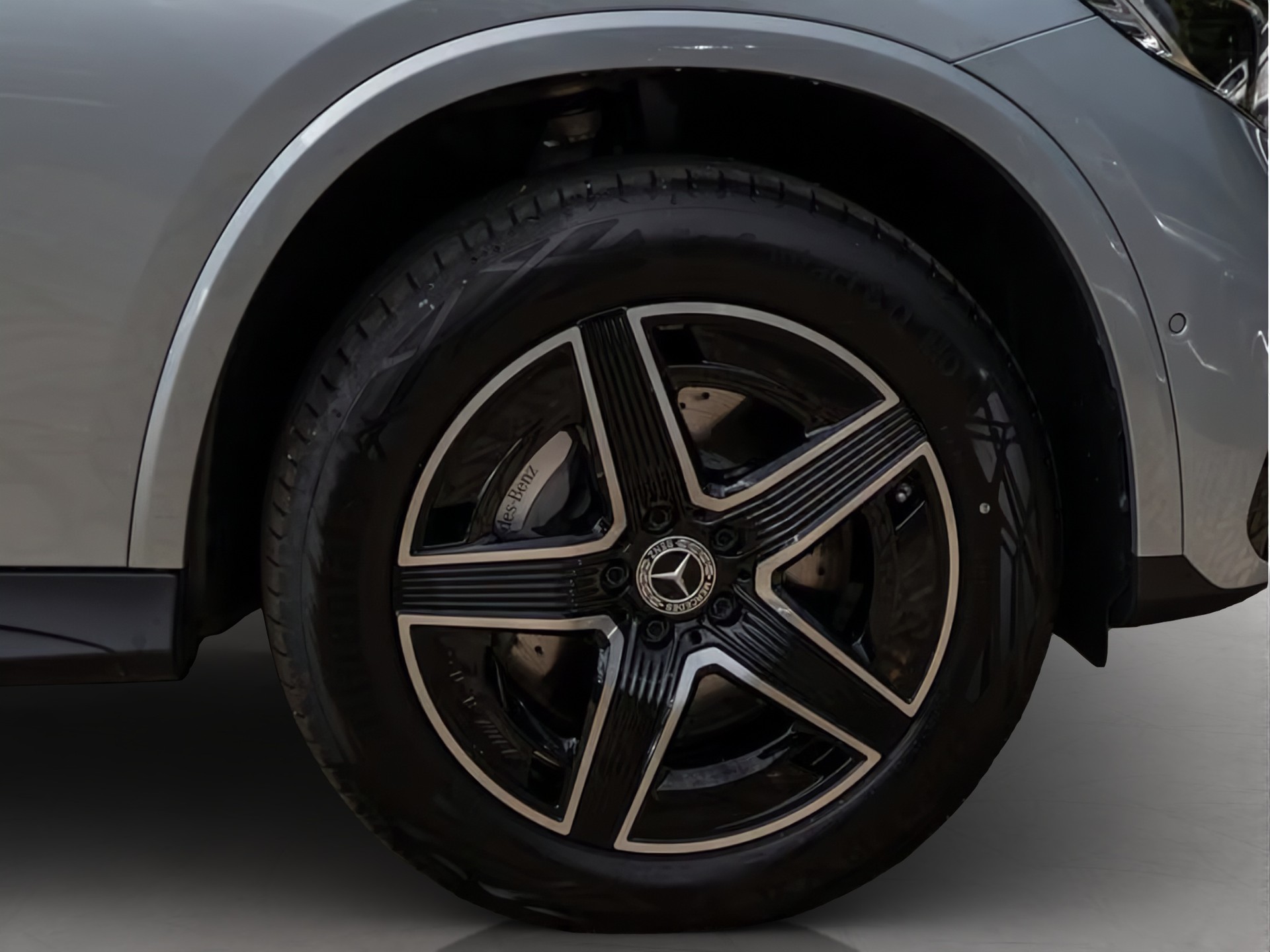 MERCEDES-BENZ GLC 300 e 4MATIC AMG Line Night AHK LED Memory-image-15