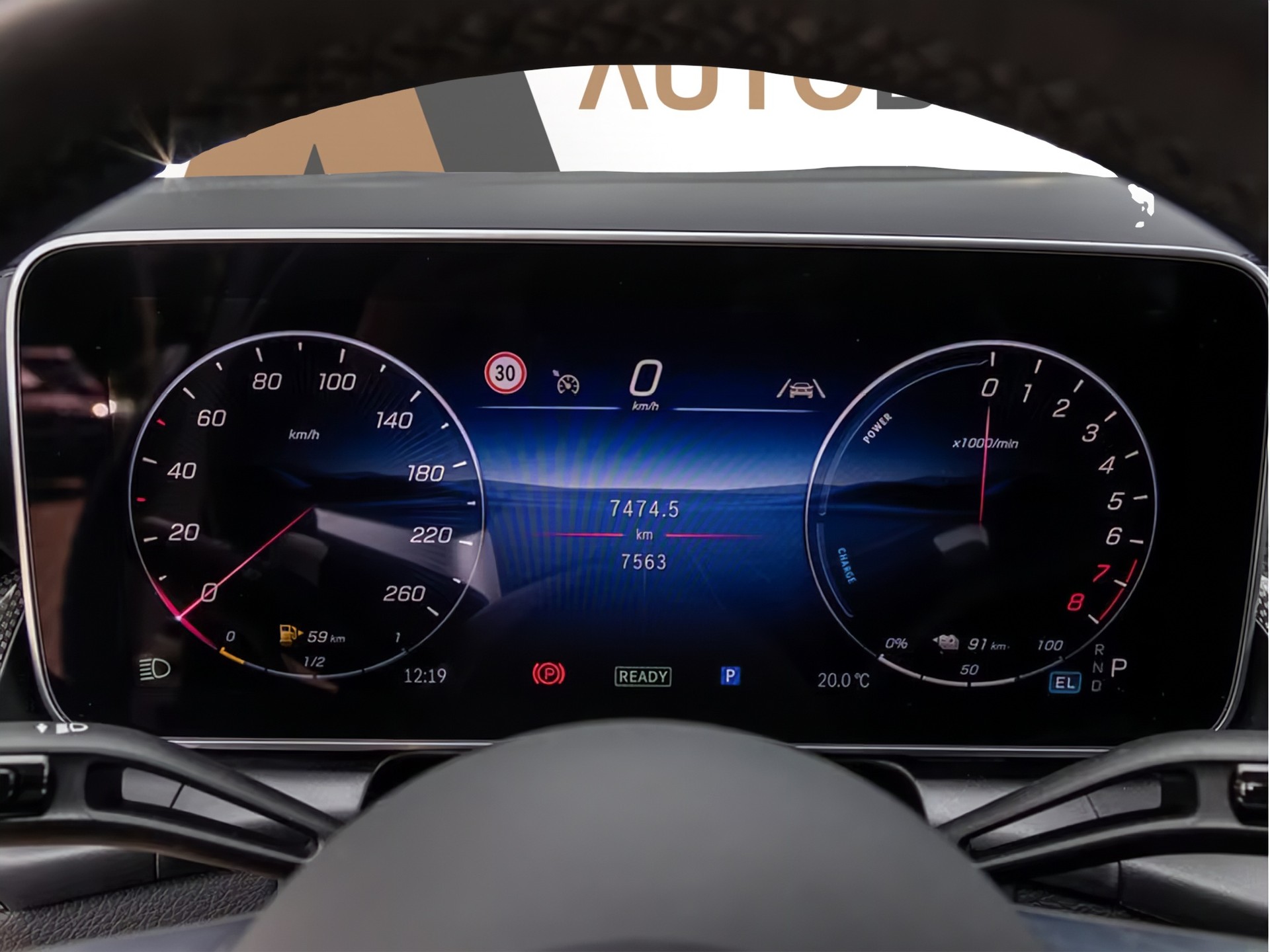 MERCEDES-BENZ GLC 300 e 4MATIC AMG Line Night AHK LED Memory-image-11