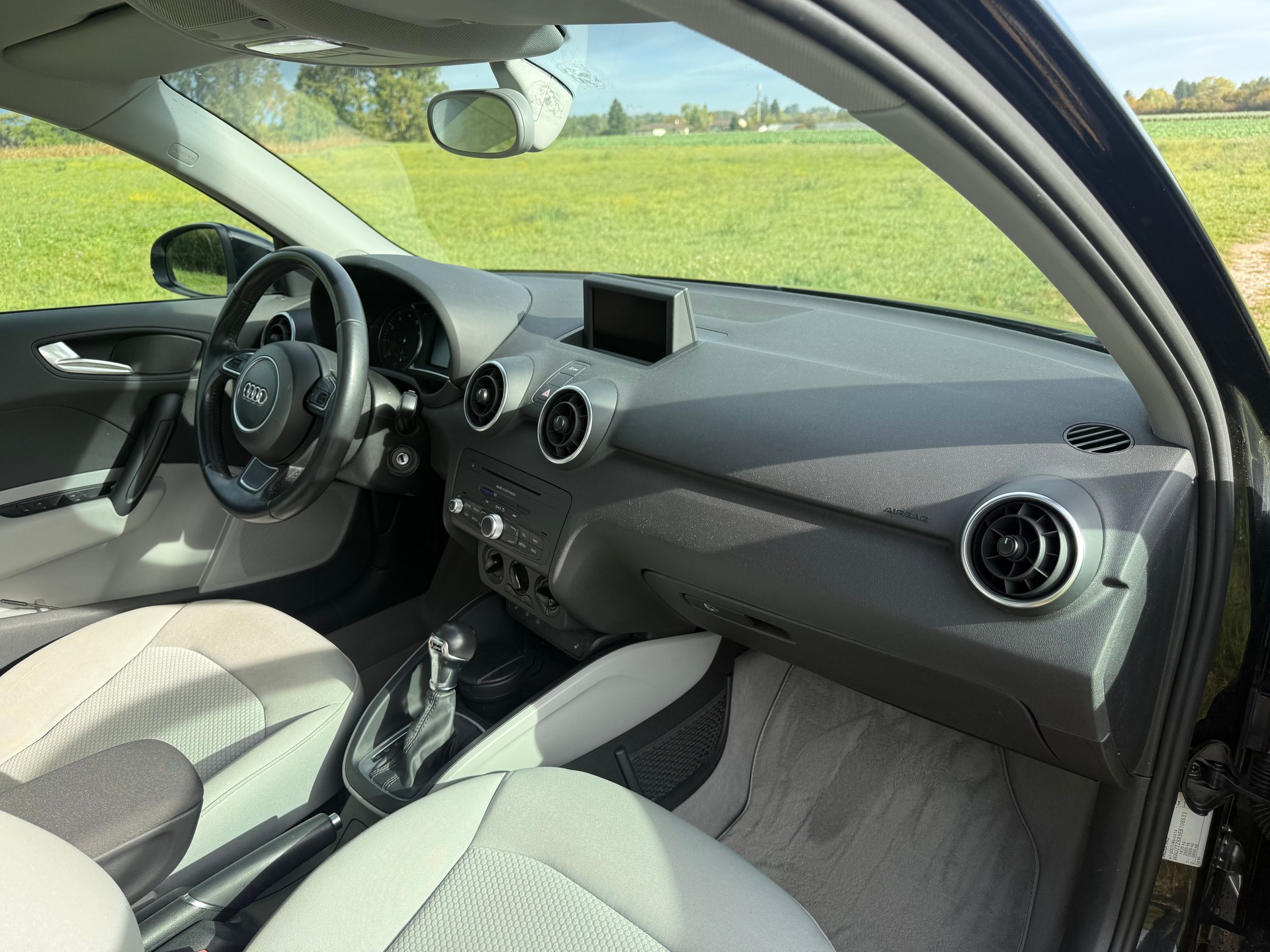 AUDI A1 Sportback 1.4 TFSI Attraction S-tronic-image-10