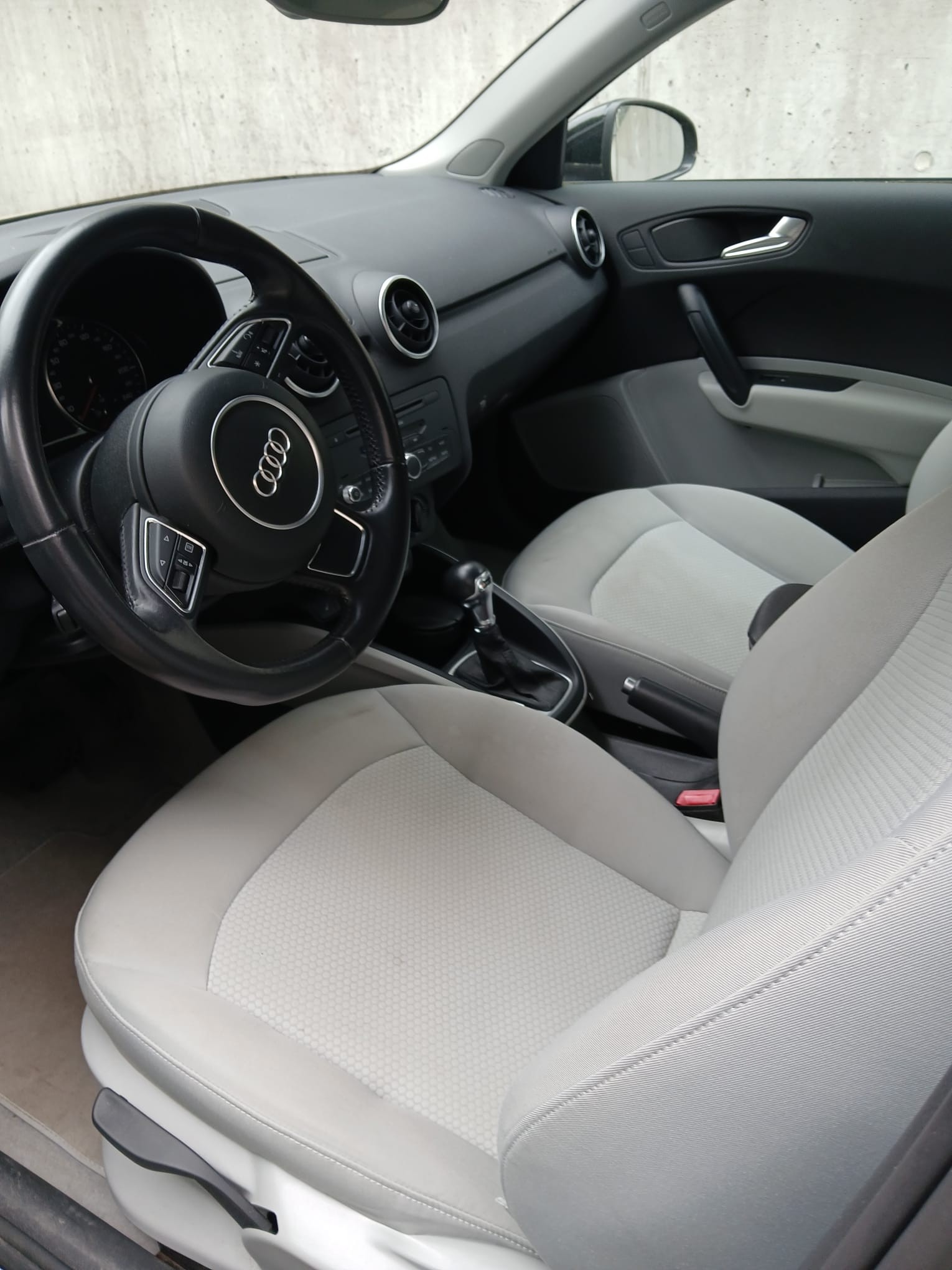 AUDI A1 Sportback 1.4 TFSI Attraction S-tronic-image-6