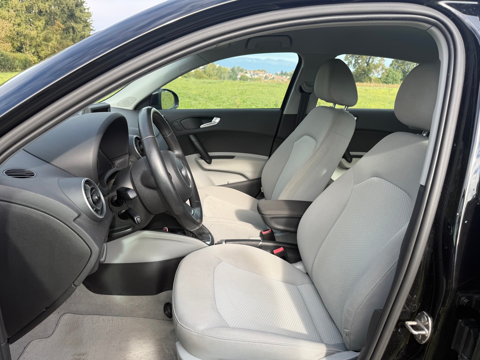 AUDI A1 Sportback 1.4 TFSI Attraction S-tronic-image-9