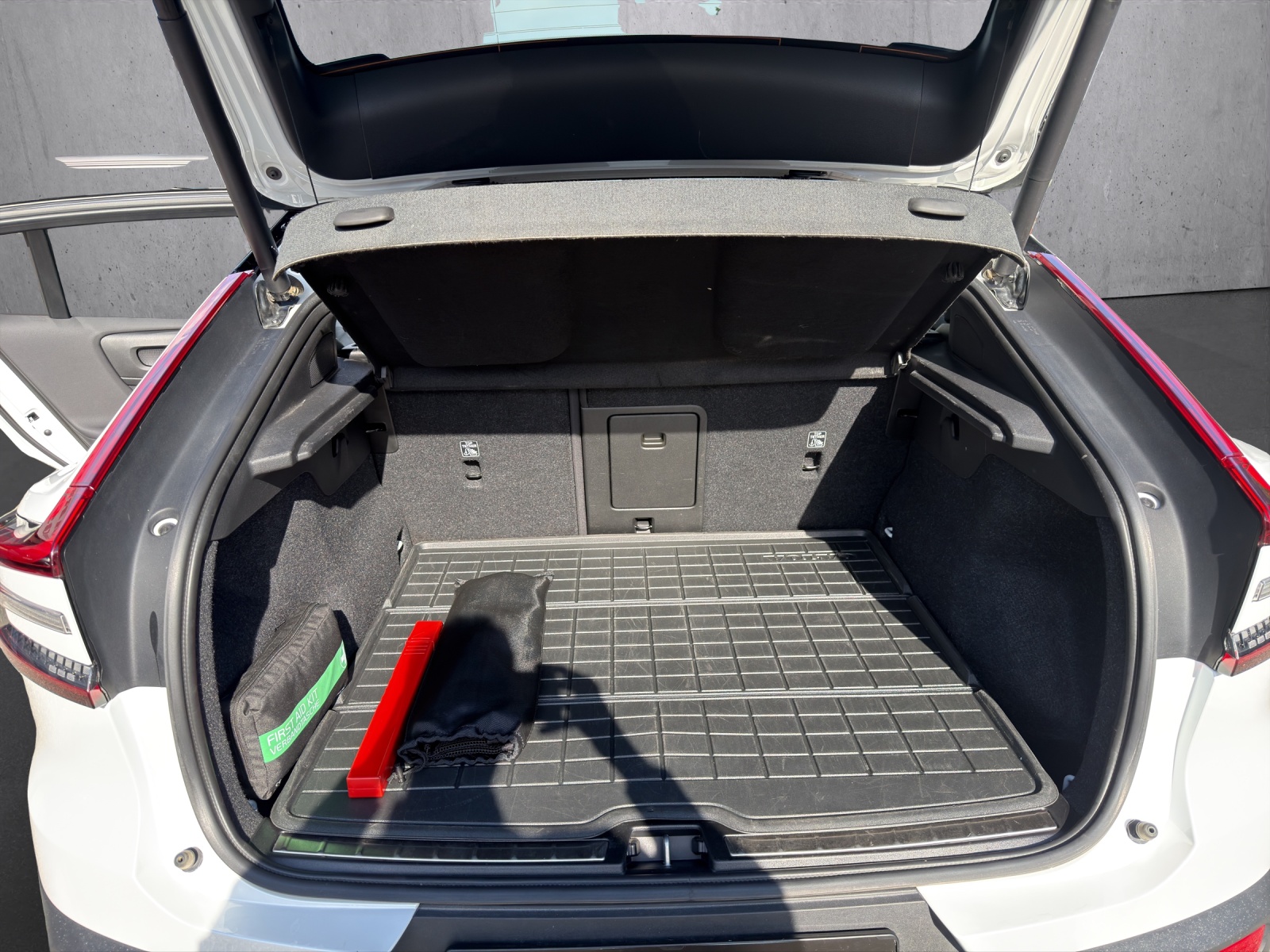 VOLVO C40 P8 Twin Recharge Ultimate AWD-image-16