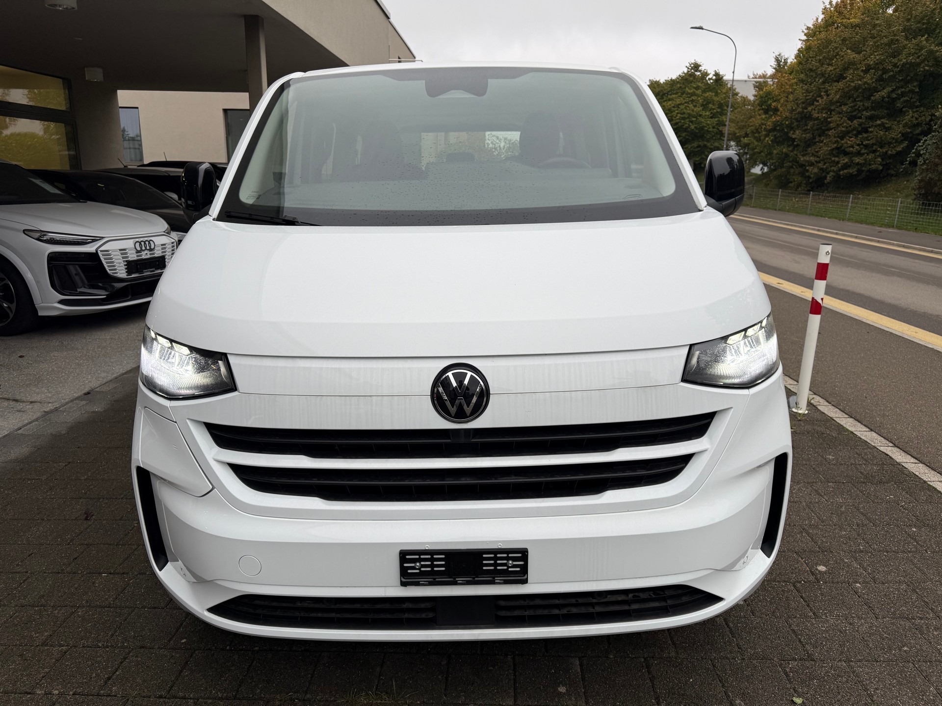 VW Caravelle BEV Life-image-1