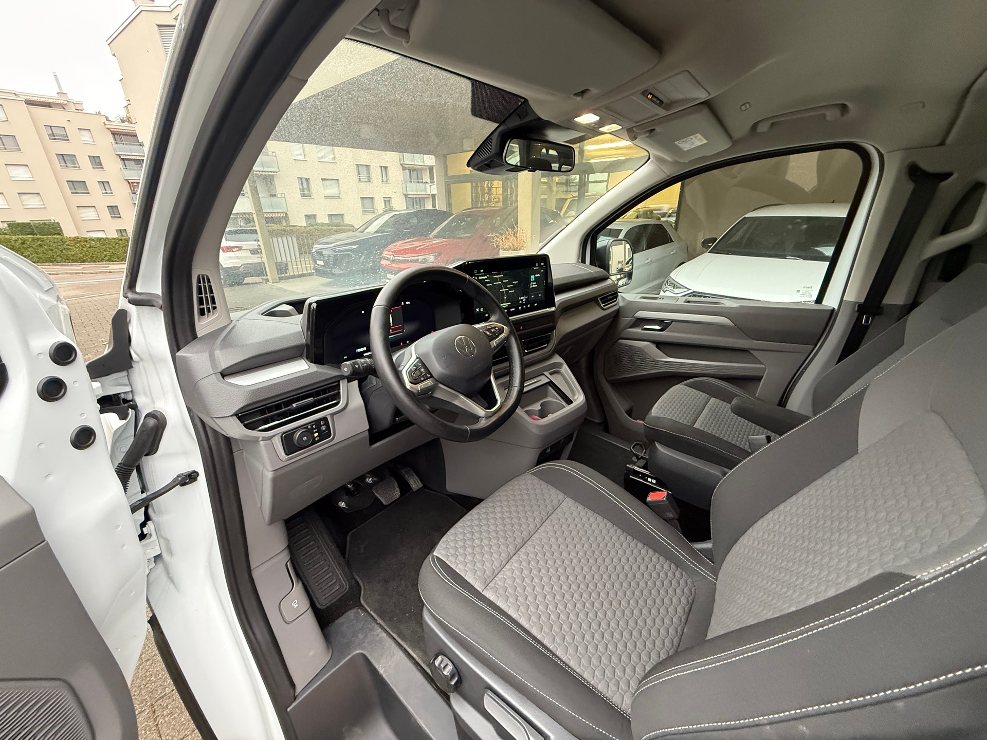 VW Caravelle BEV Life-image-4