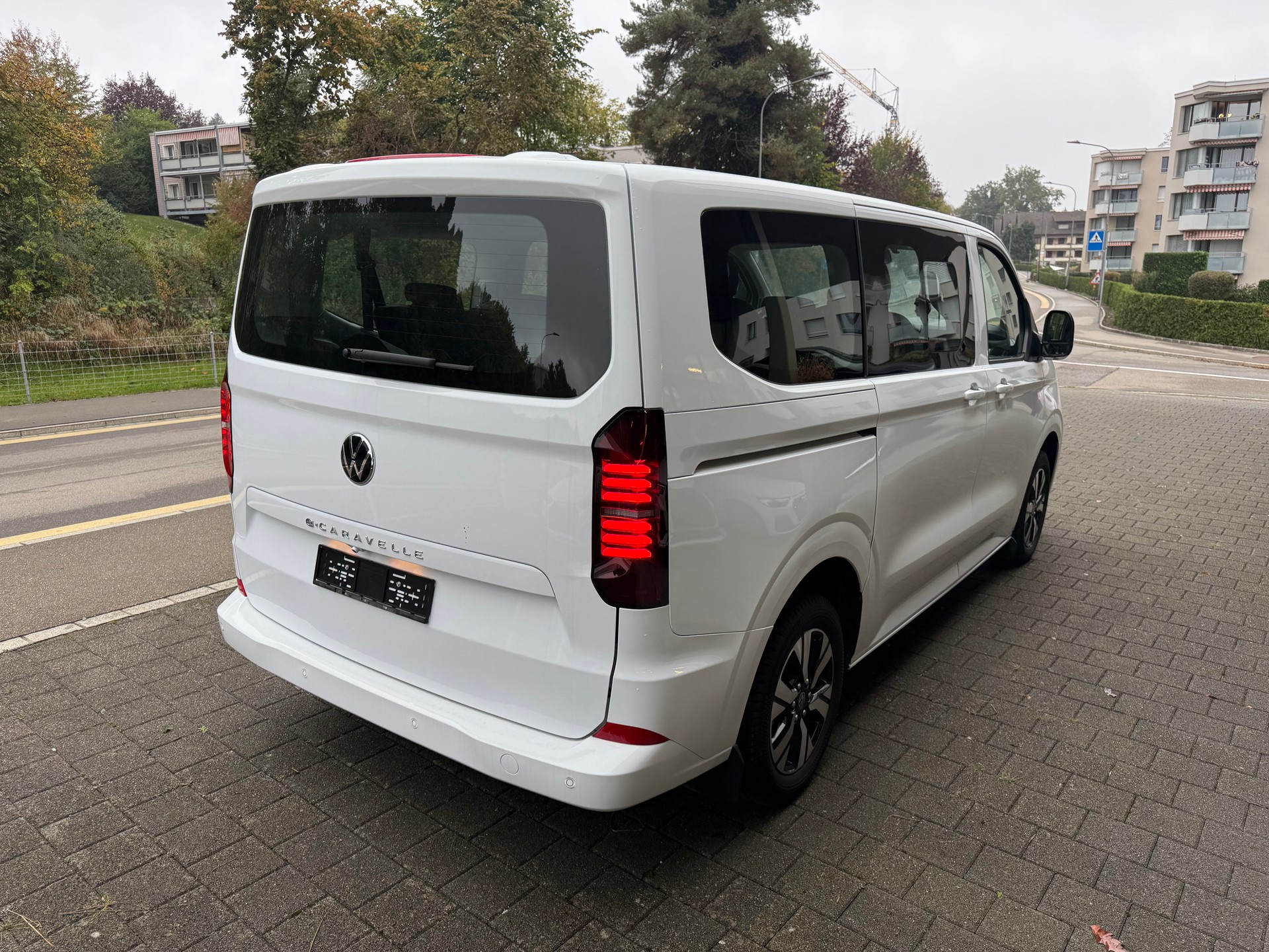 VW Caravelle BEV Life-image-12
