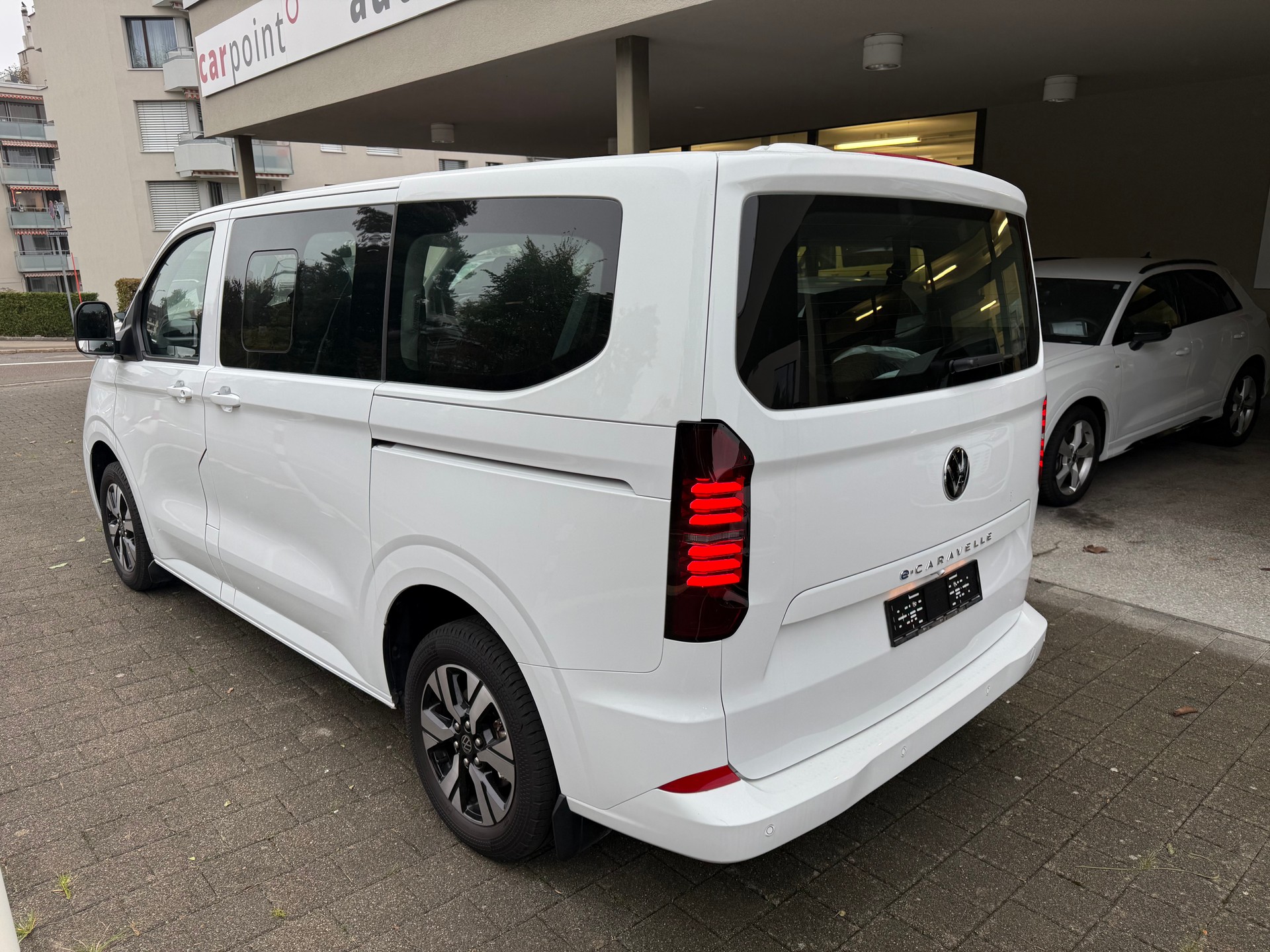 VW Caravelle BEV Life-image-14