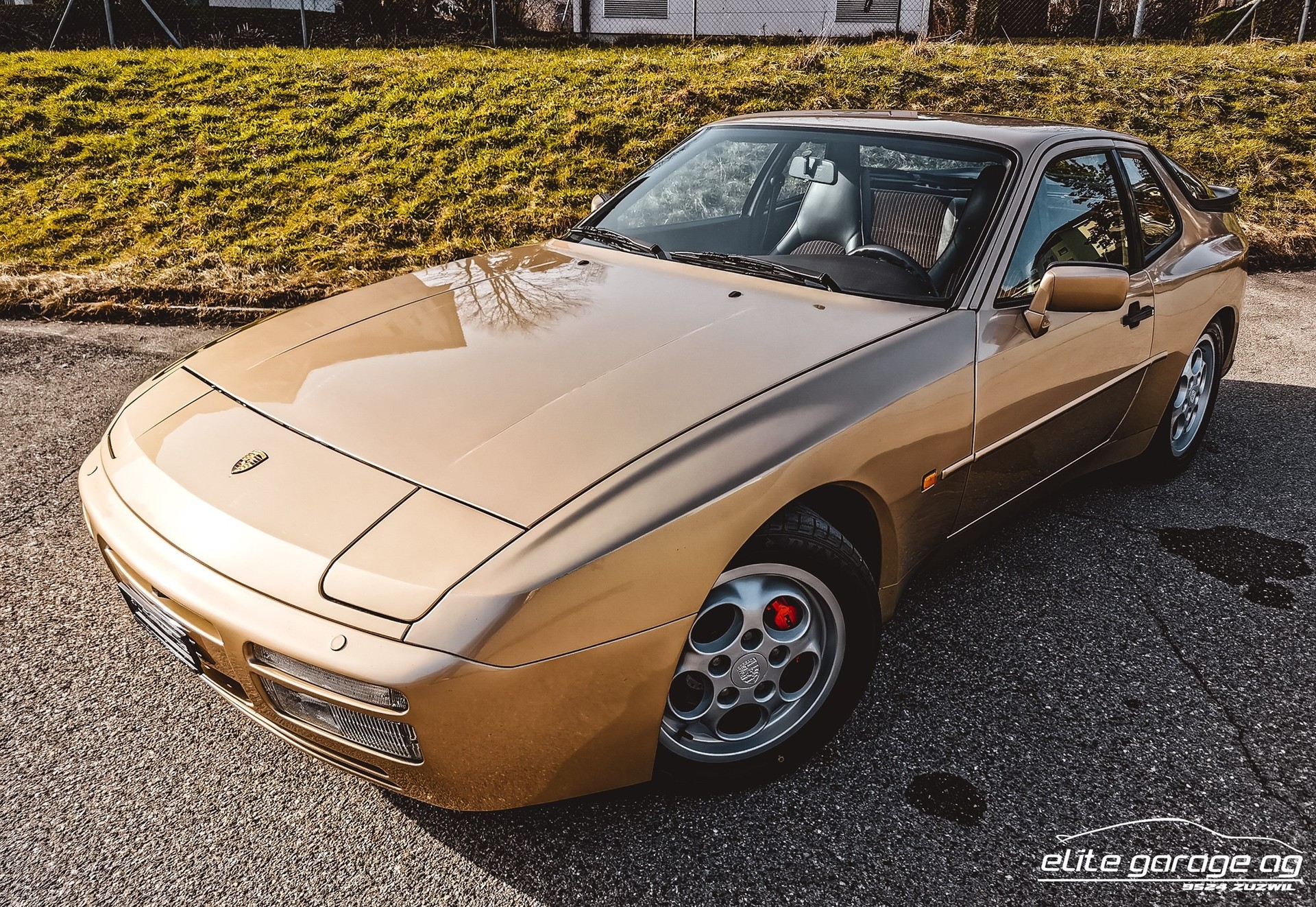 PORSCHE 944 Turbo-image-3
