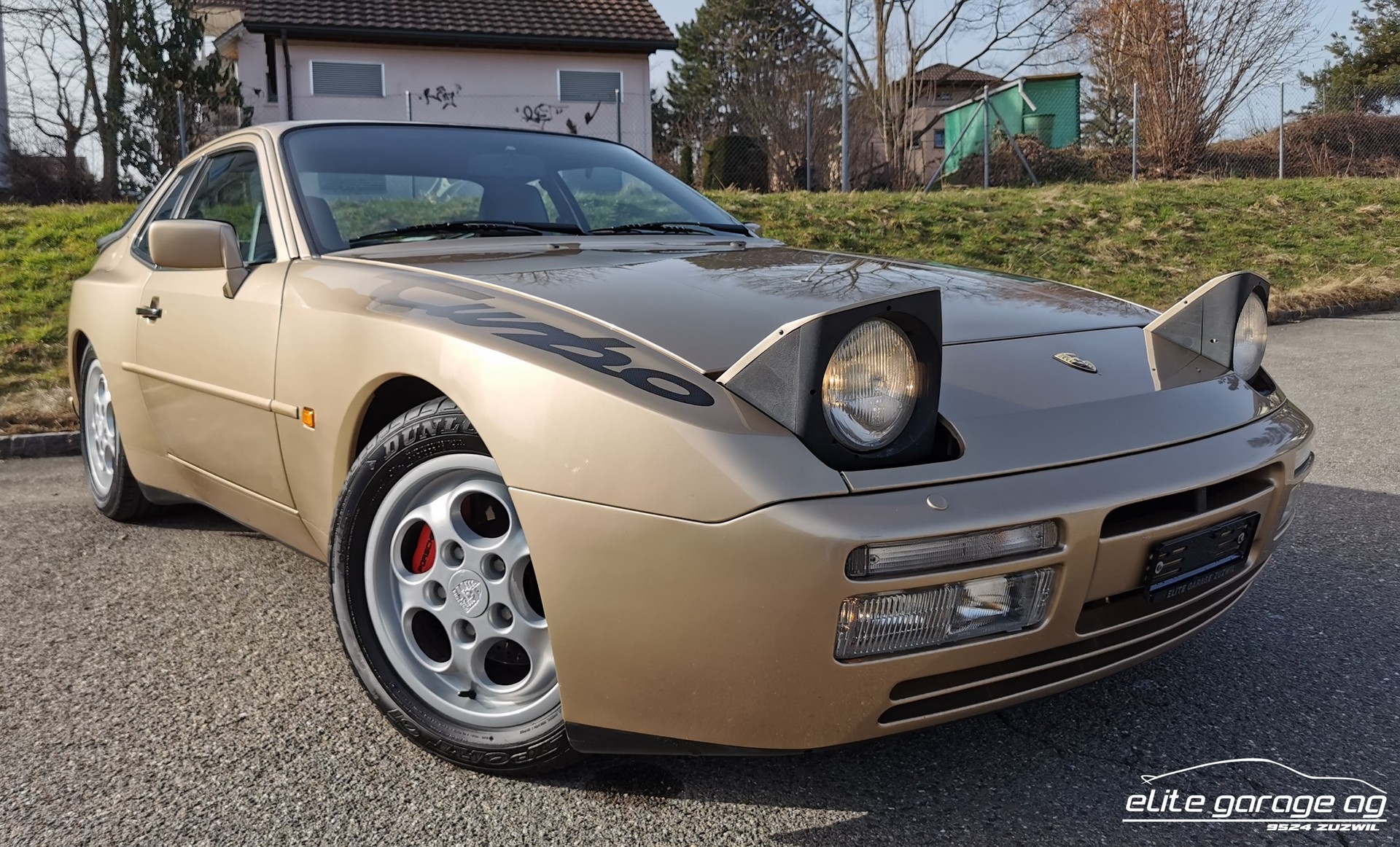 PORSCHE 944 Turbo-image-1