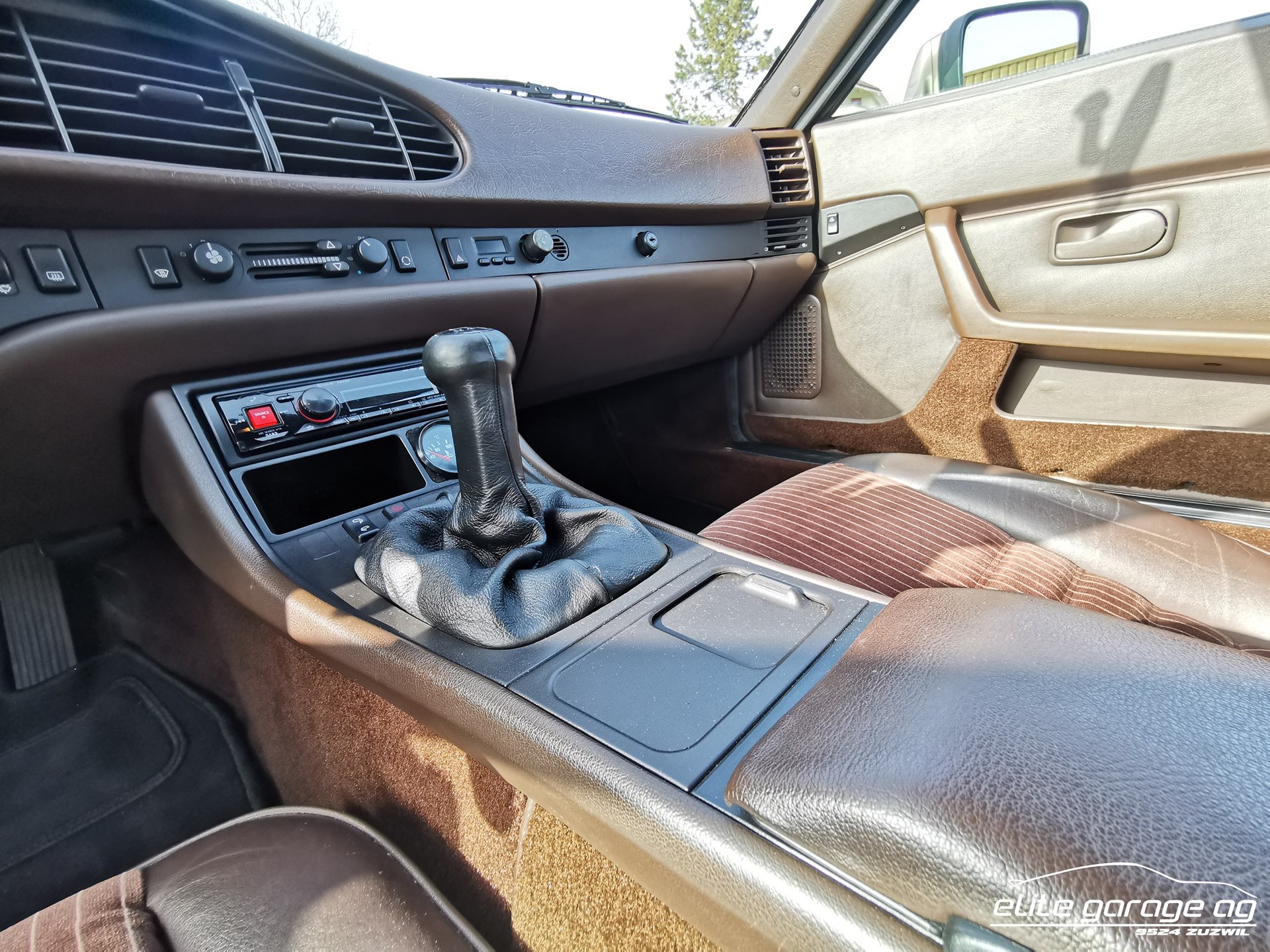 PORSCHE 944 Turbo-image-14
