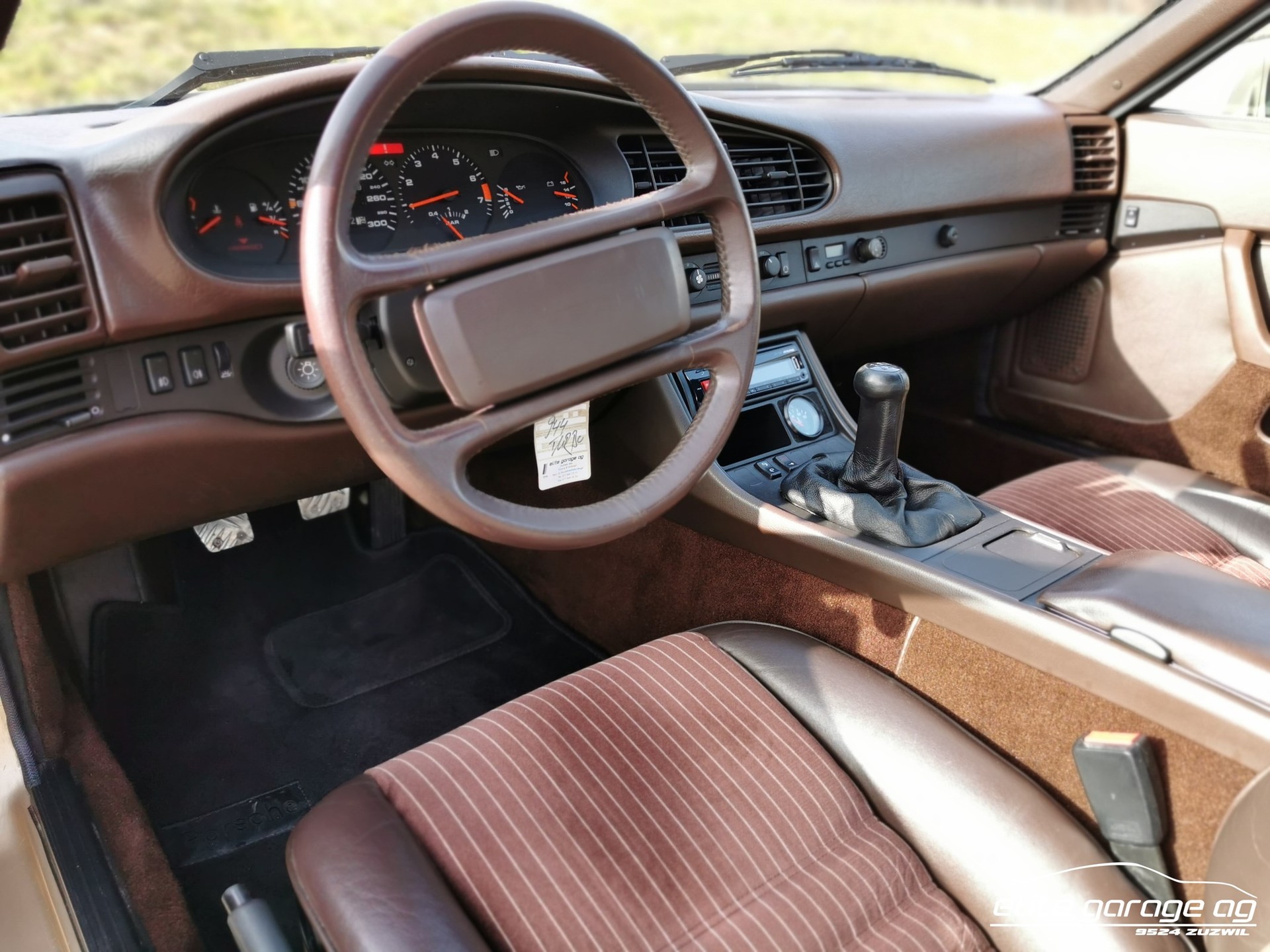 PORSCHE 944 Turbo-image-11