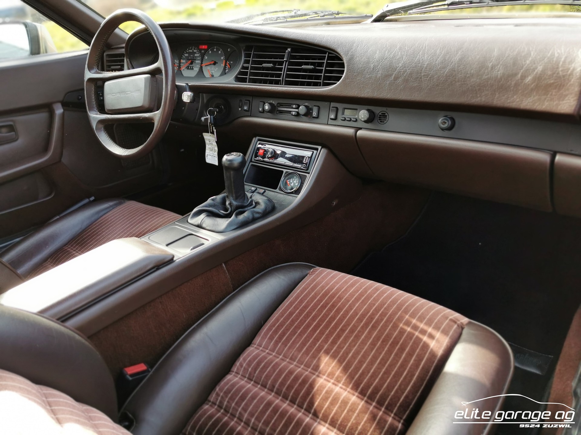PORSCHE 944 Turbo-image-13