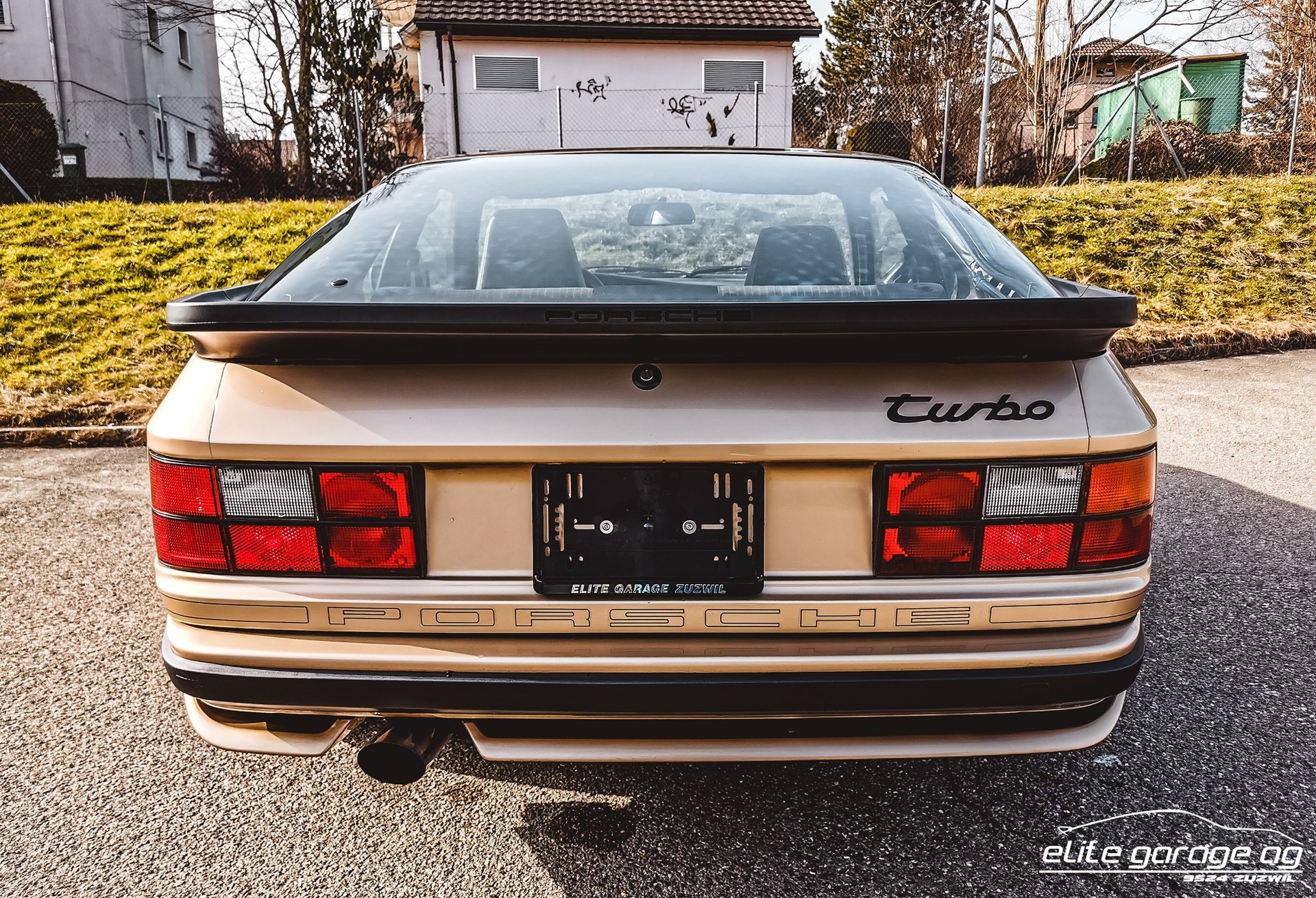 PORSCHE 944 Turbo-image-6