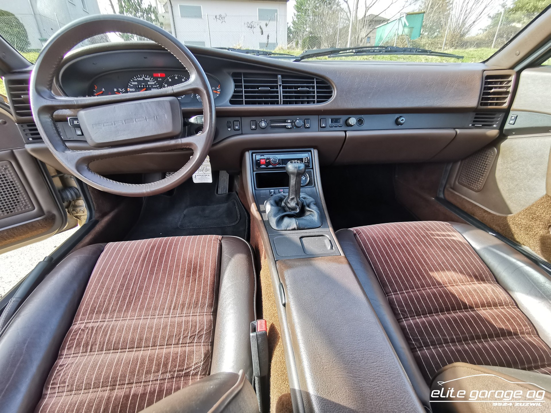 PORSCHE 944 Turbo-image-12