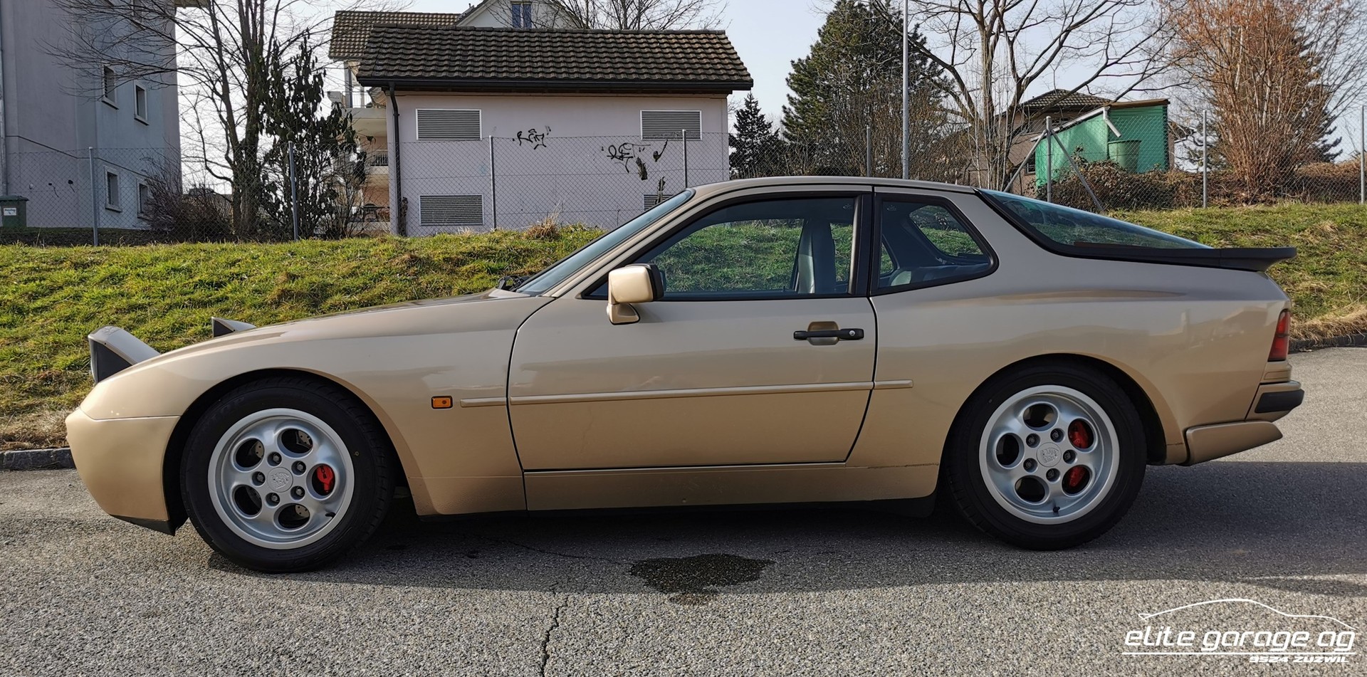 PORSCHE 944 Turbo-image-4