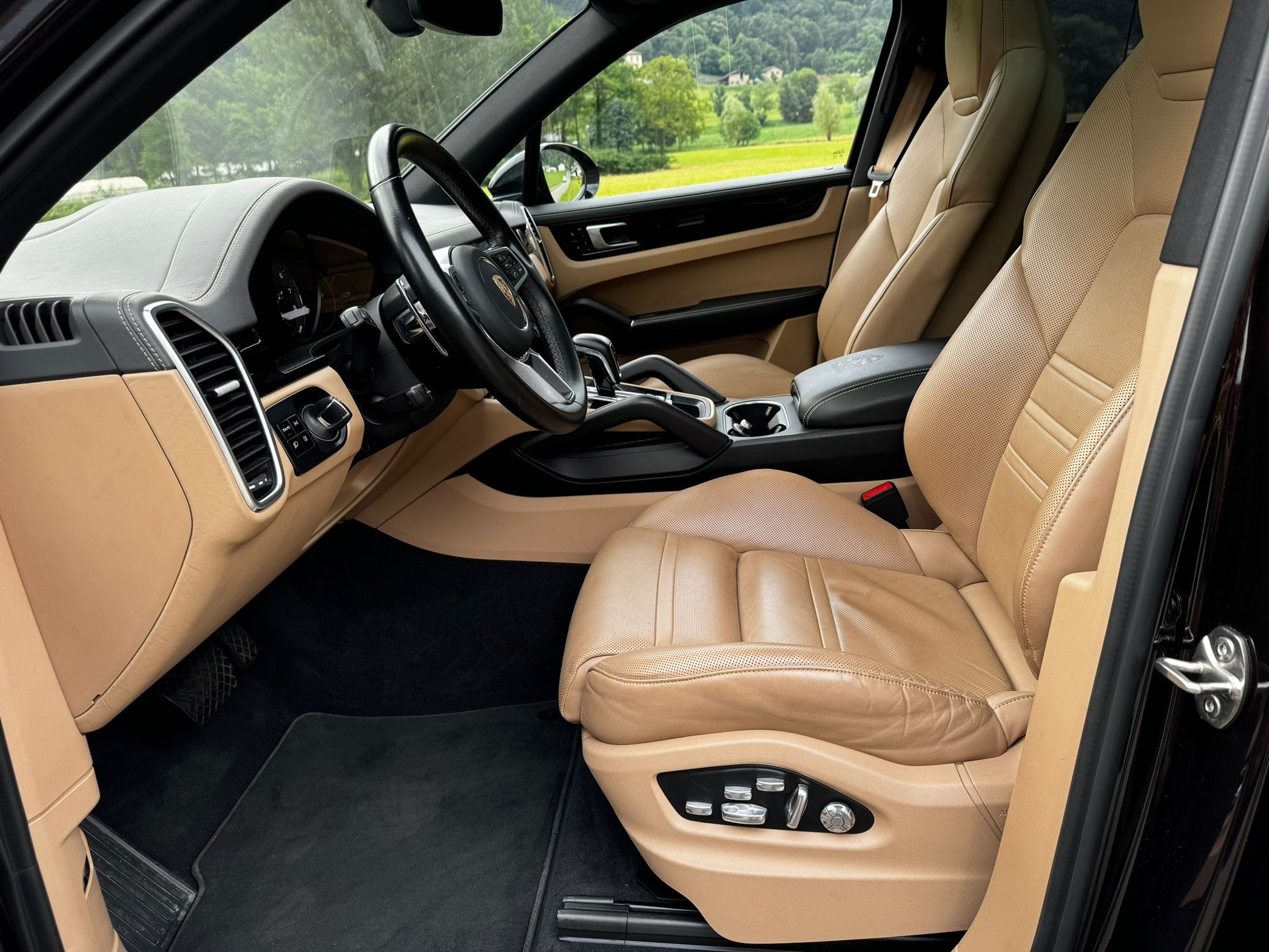 PORSCHE Cayenne E-Hybrid-image-10