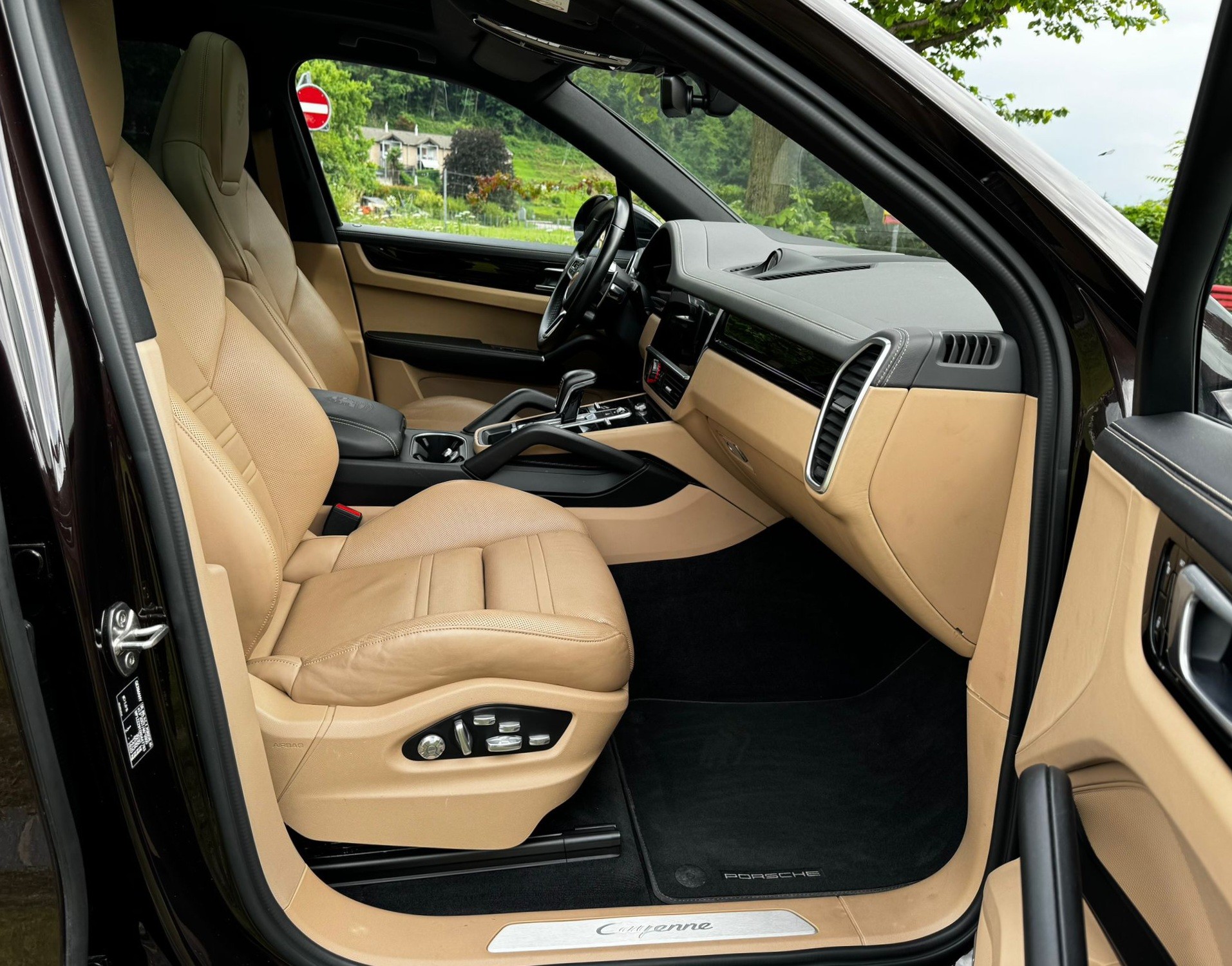PORSCHE Cayenne E-Hybrid-image-12
