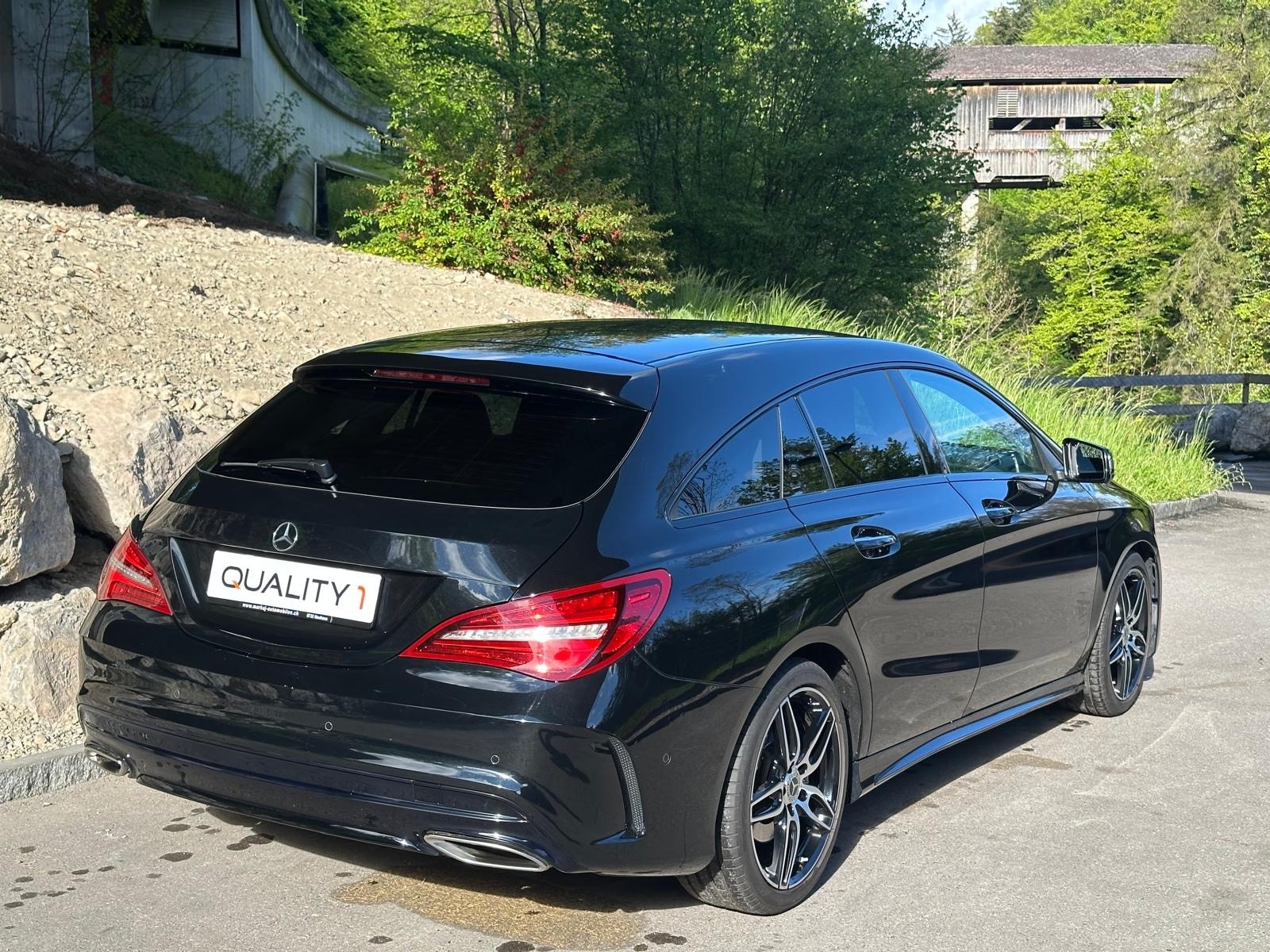 MERCEDES-BENZ CLA Shooting Brake 200 d AMG Line 4Matic 7G-DCT-image-3