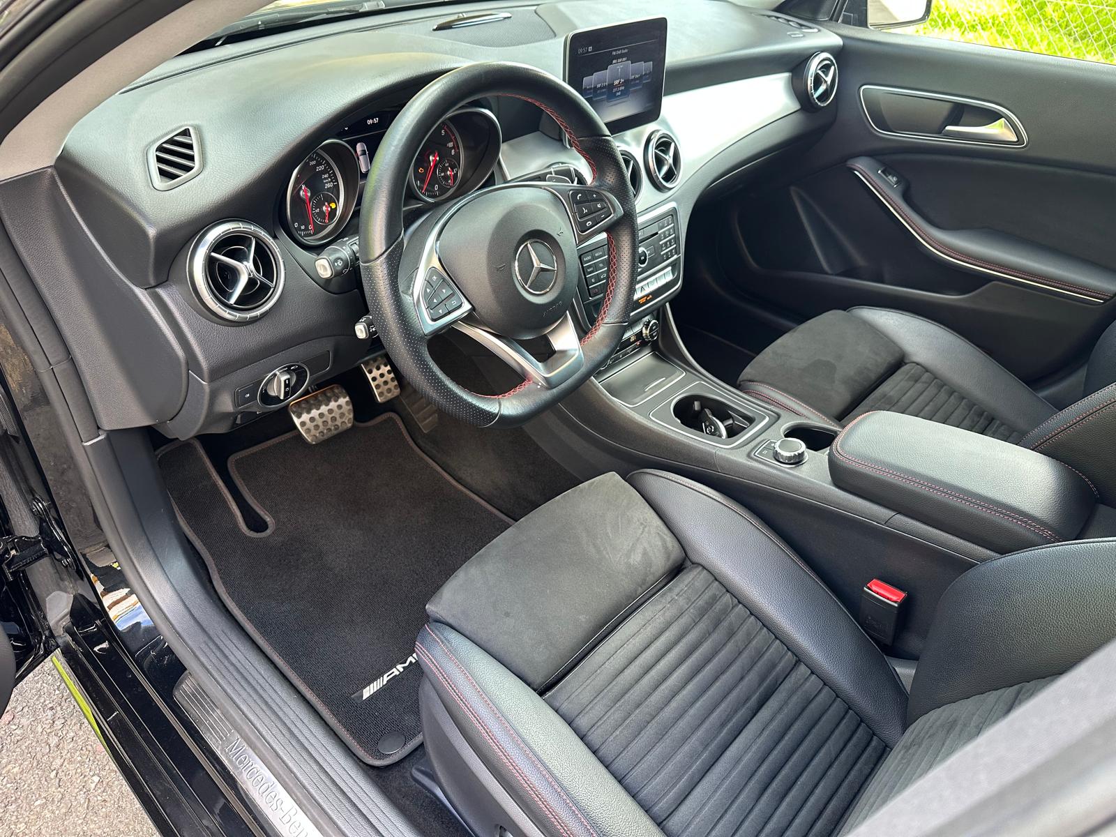 MERCEDES-BENZ CLA Shooting Brake 200 d AMG Line 4Matic 7G-DCT-image-6