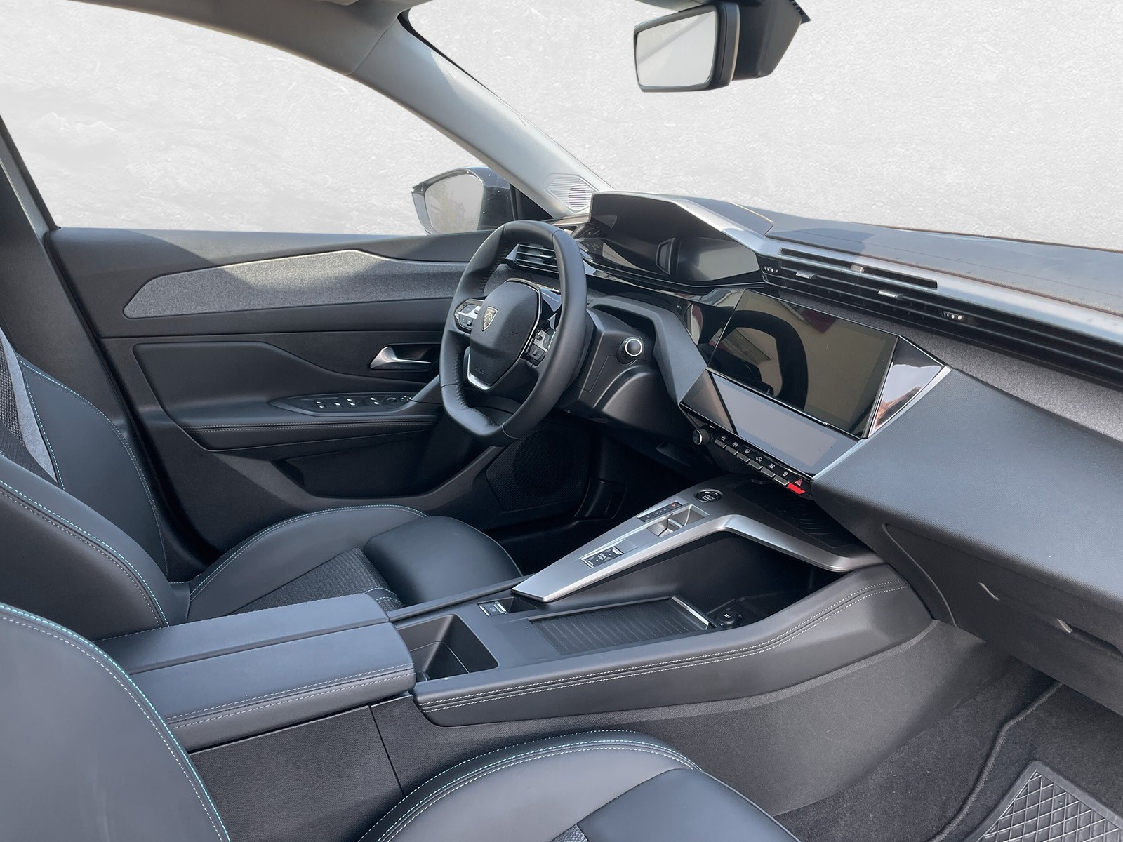PEUGEOT 308 SW 1.2 PureTech Allure-image-8