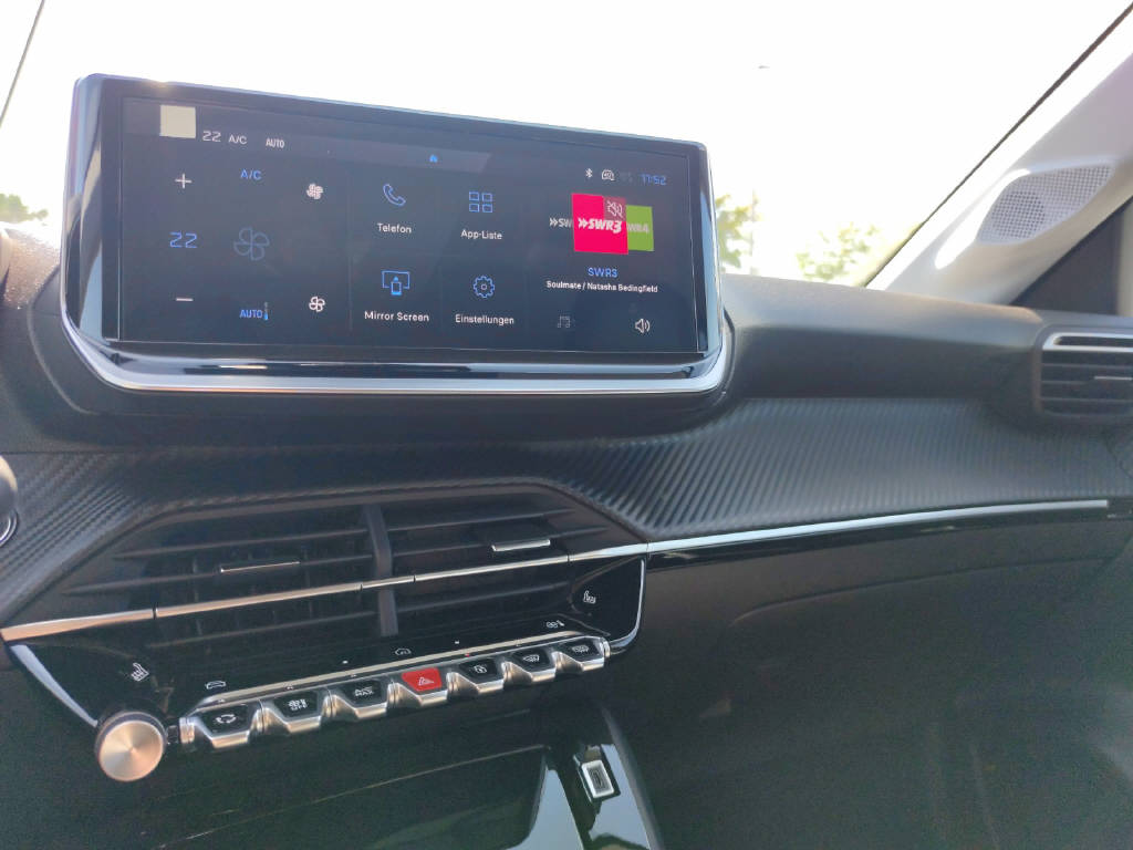PEUGEOT 208 1.2 Hybrid Allure Premium-image-5