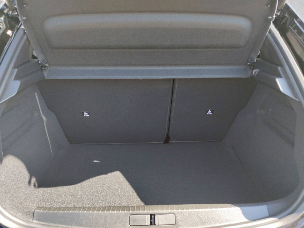 PEUGEOT 208 1.2 Hybrid Allure Premium-image-7