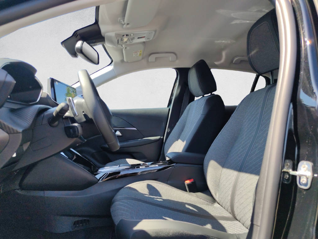 PEUGEOT 208 1.2 Hybrid Allure Premium-image-9