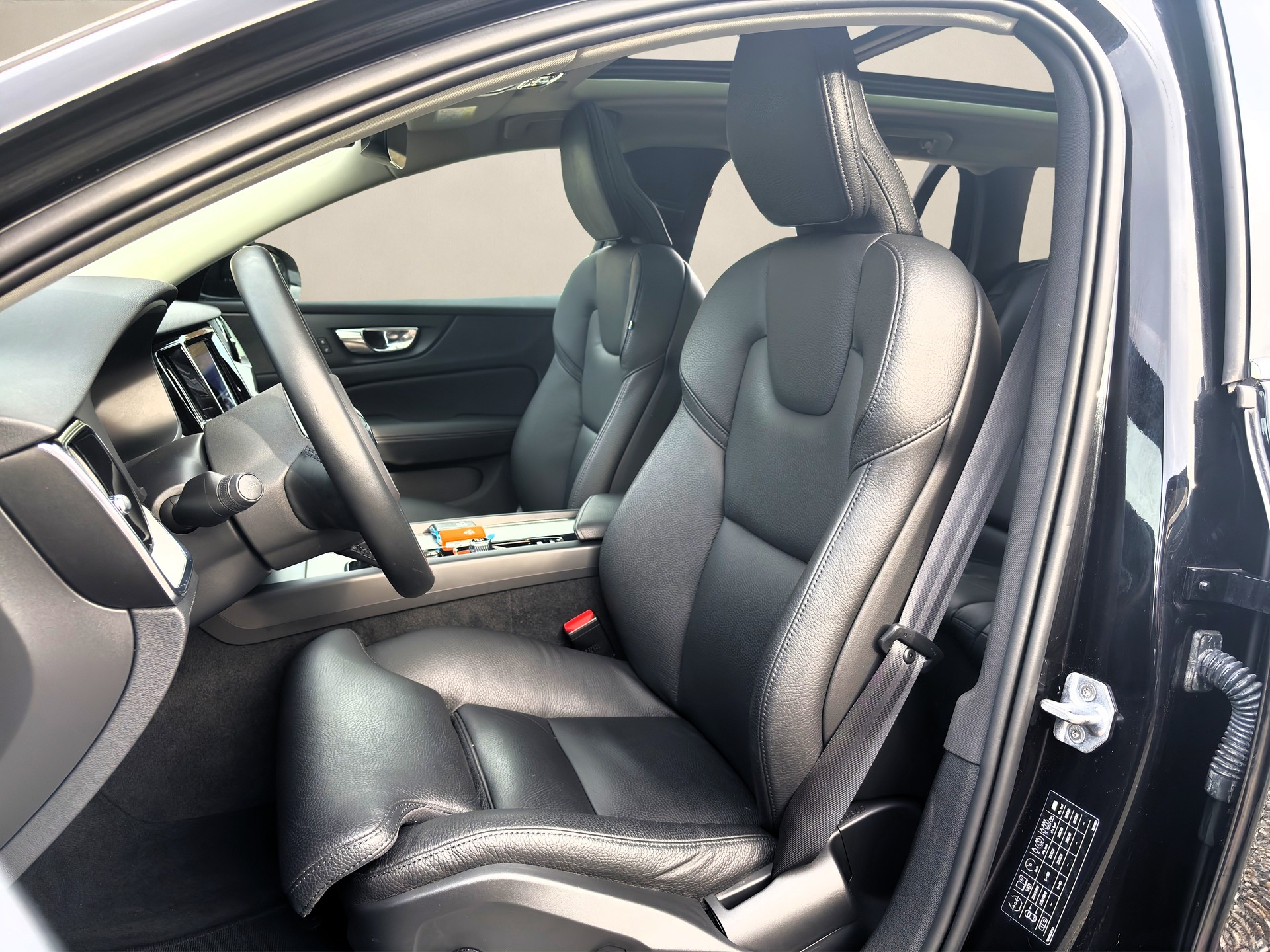 VOLVO V60 B5 Bezin Mild Hybrid Plus Bright-image-8