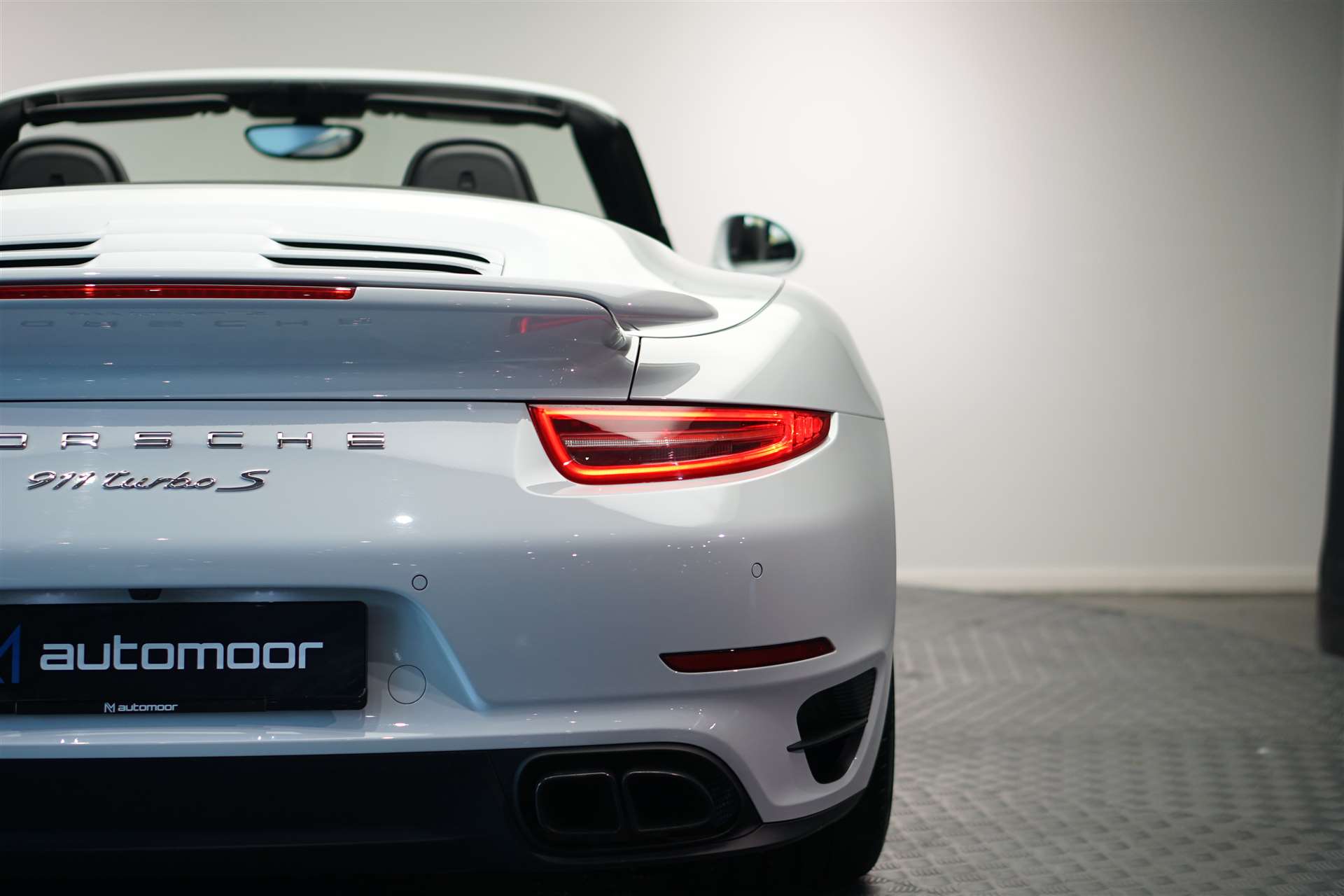 PORSCHE 911 Turbo S Cabrio PDK *CH-Fahrzeug* *wenig KM*-image-12