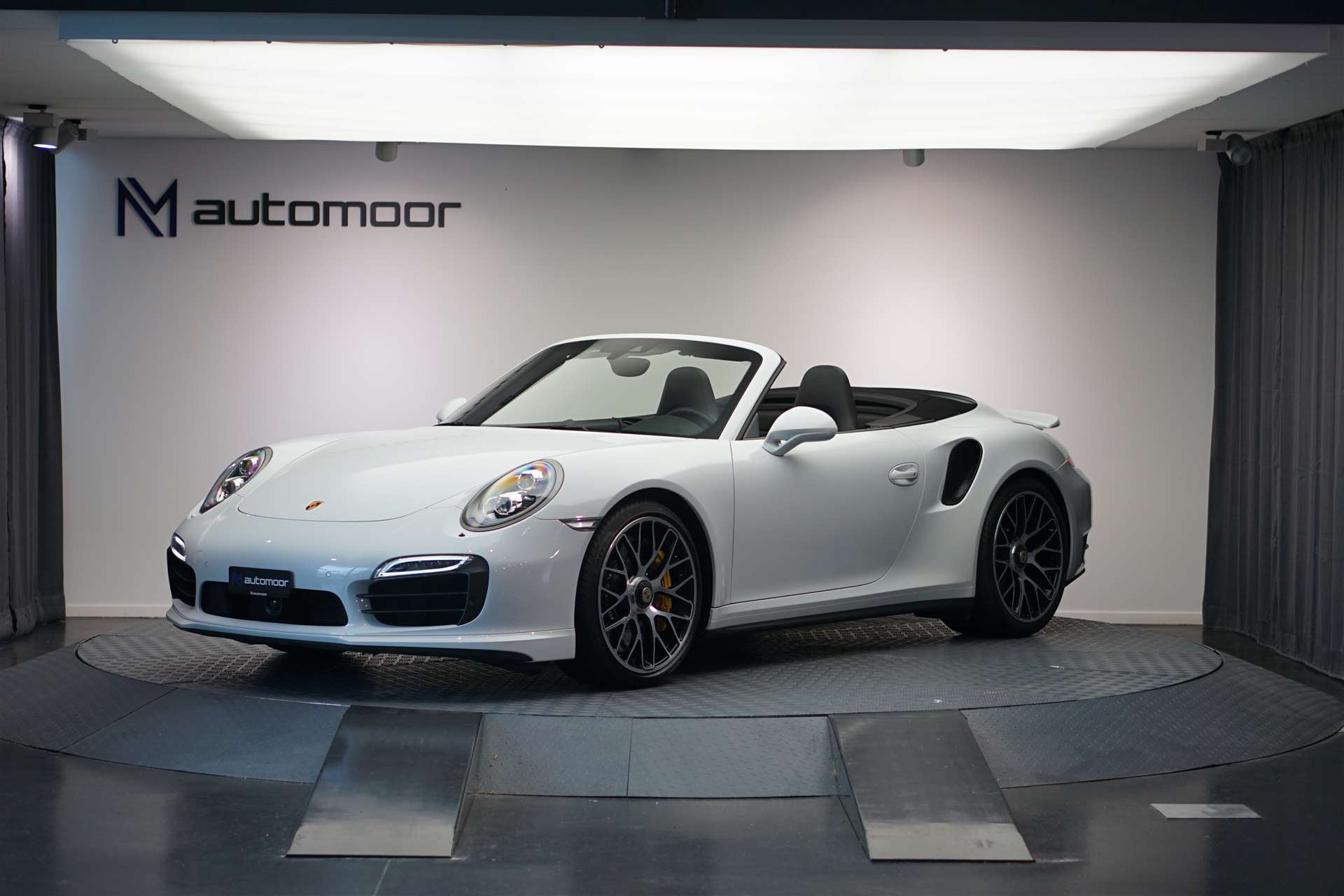 PORSCHE 911 Turbo S Cabrio PDK *CH-Fahrzeug* *wenig KM*-image-0