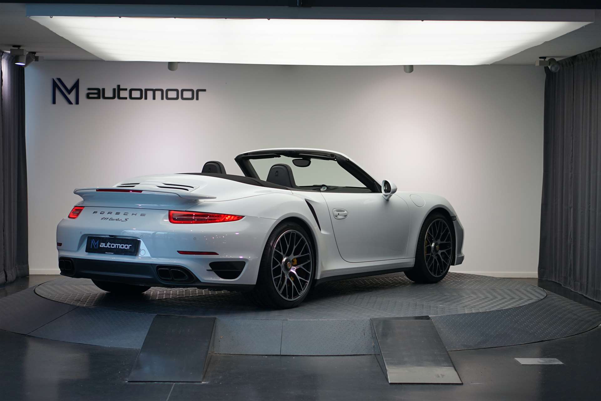 PORSCHE 911 Turbo S Cabrio PDK *CH-Fahrzeug* *wenig KM*-image-5