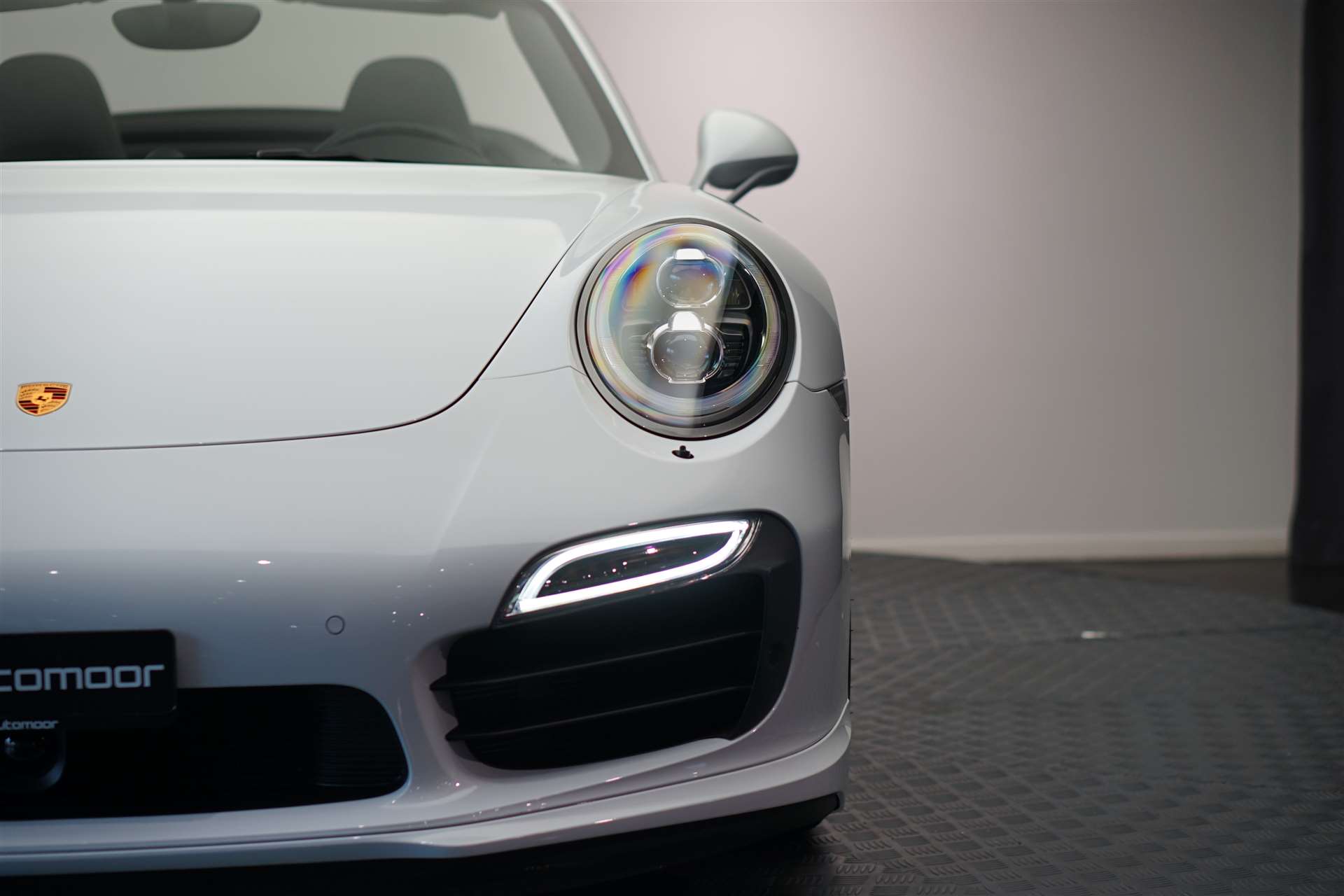 PORSCHE 911 Turbo S Cabrio PDK *CH-Fahrzeug* *wenig KM*-image-9