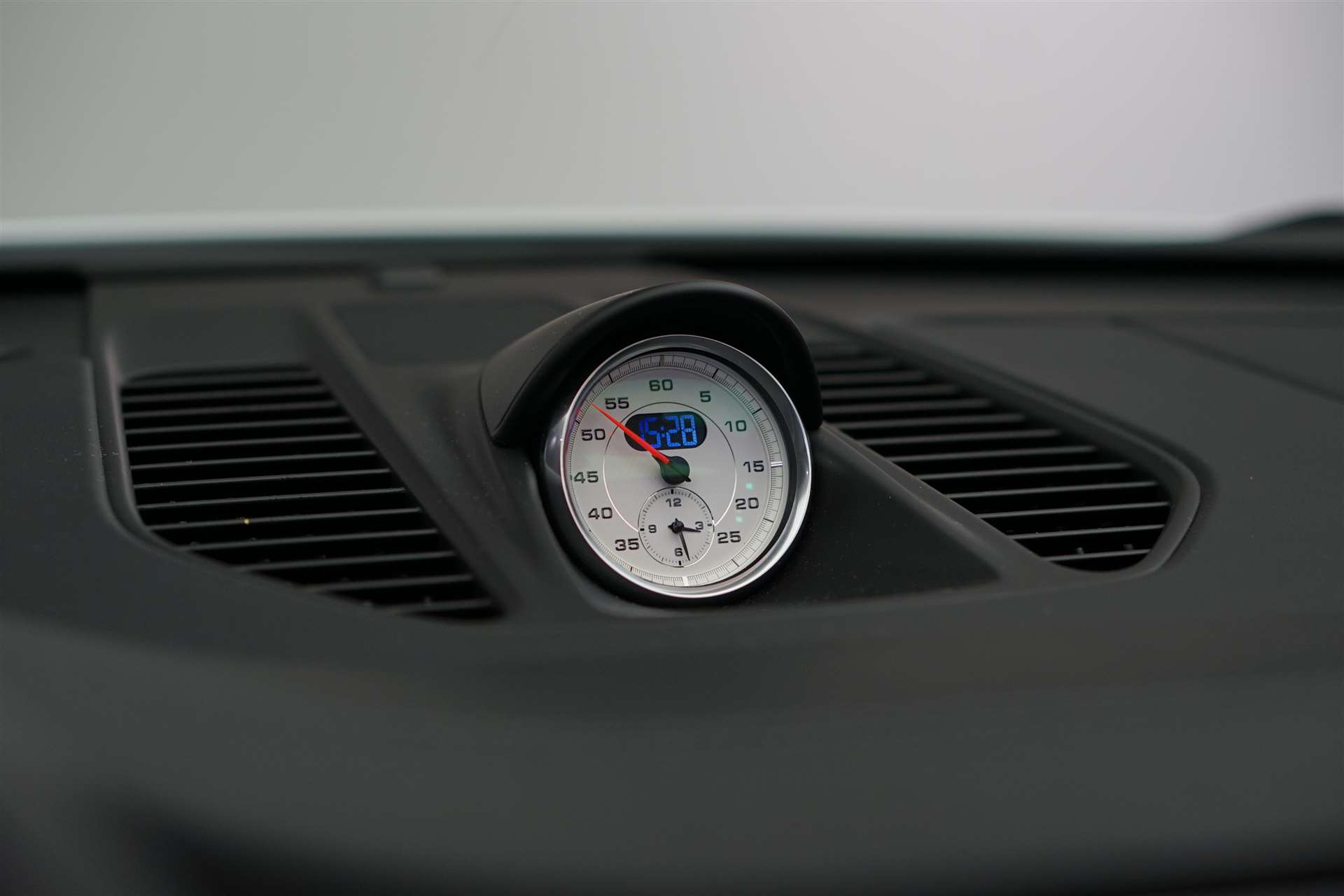 PORSCHE 911 Turbo S Cabrio PDK *CH-Fahrzeug* *wenig KM*-image-24