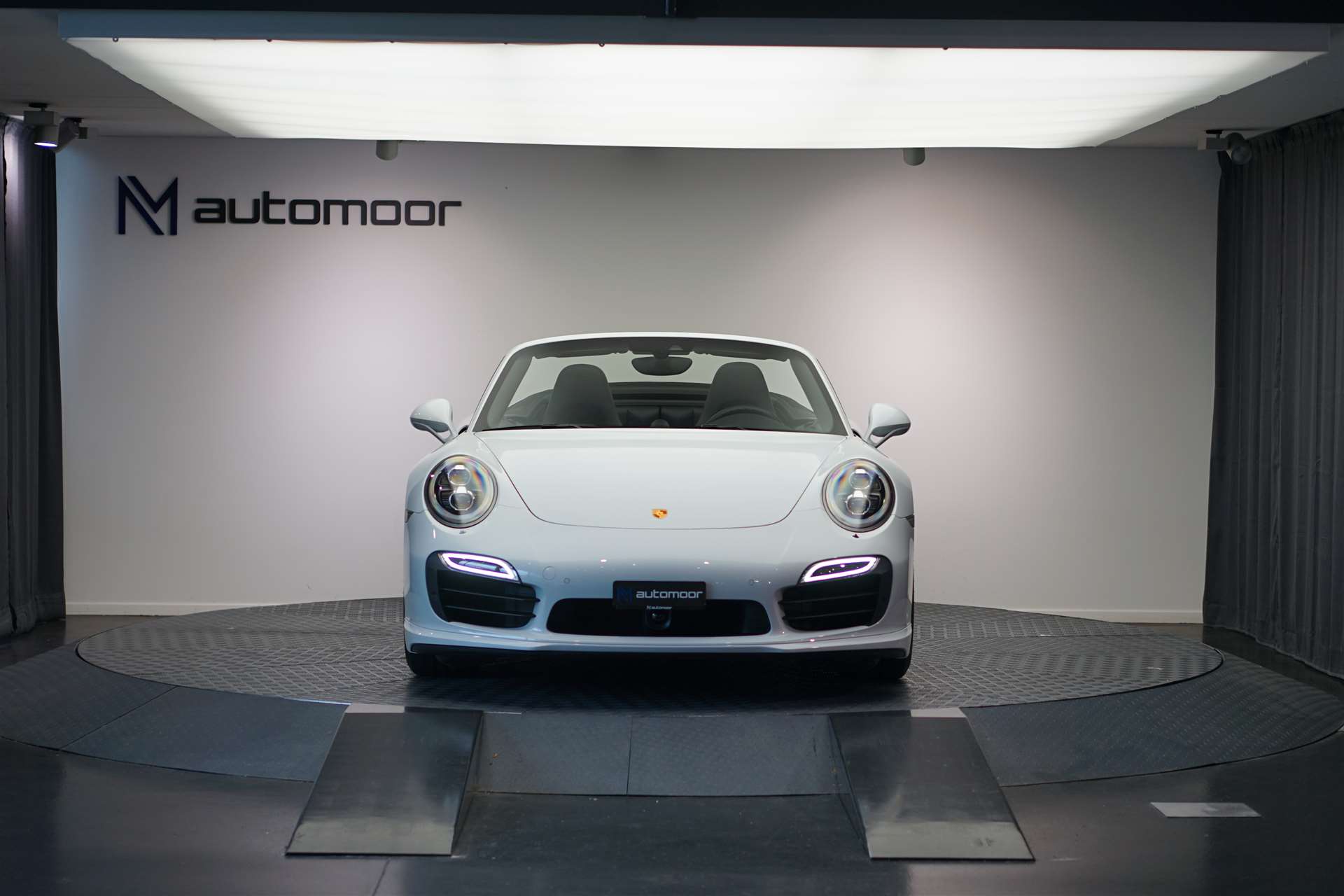 PORSCHE 911 Turbo S Cabrio PDK *CH-Fahrzeug* *wenig KM*-image-2