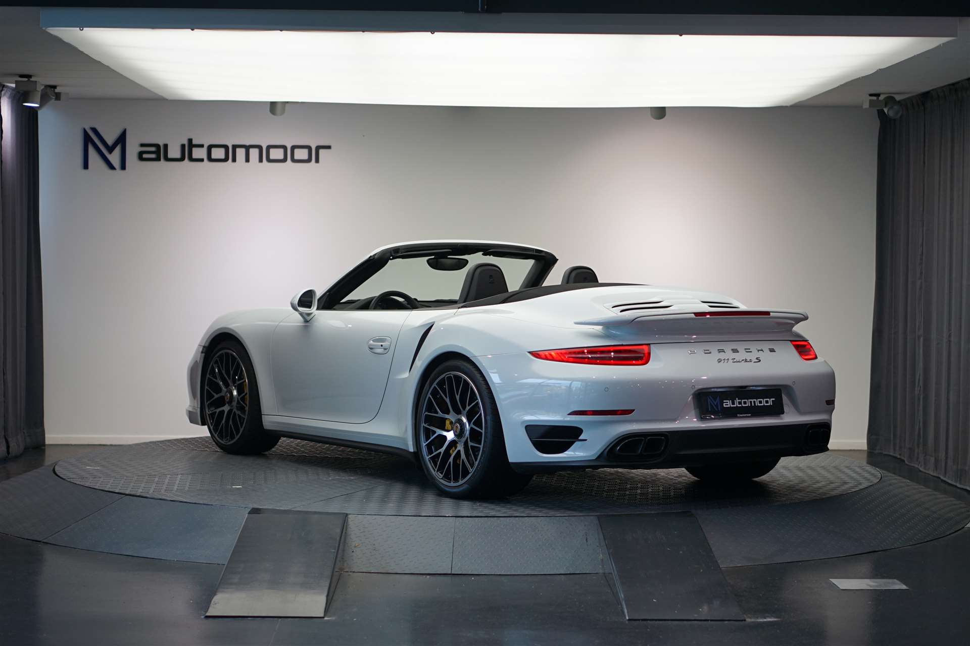 PORSCHE 911 Turbo S Cabrio PDK *CH-Fahrzeug* *wenig KM*-image-7