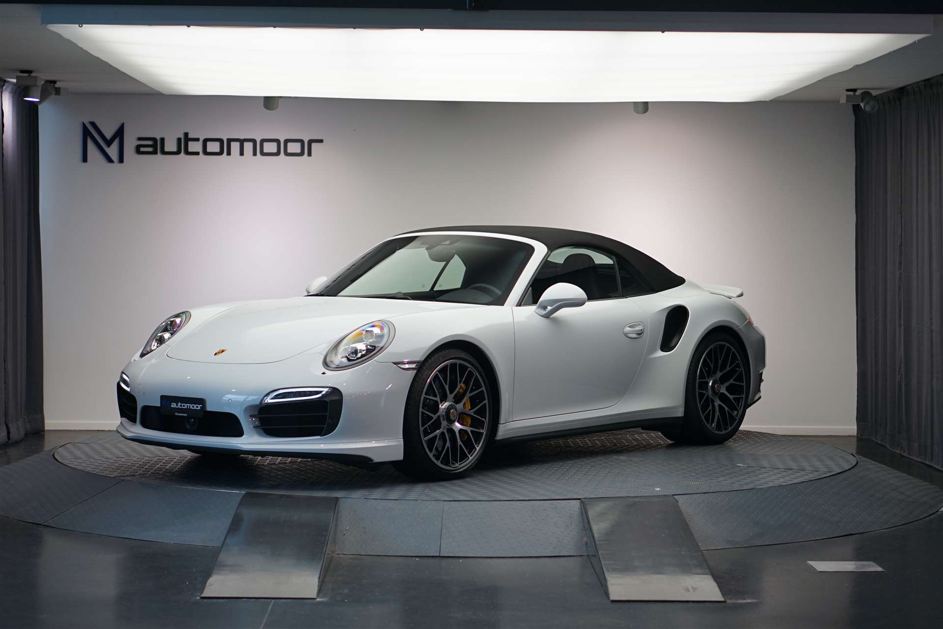 PORSCHE 911 Turbo S Cabrio PDK *CH-Fahrzeug* *wenig KM*-image-1