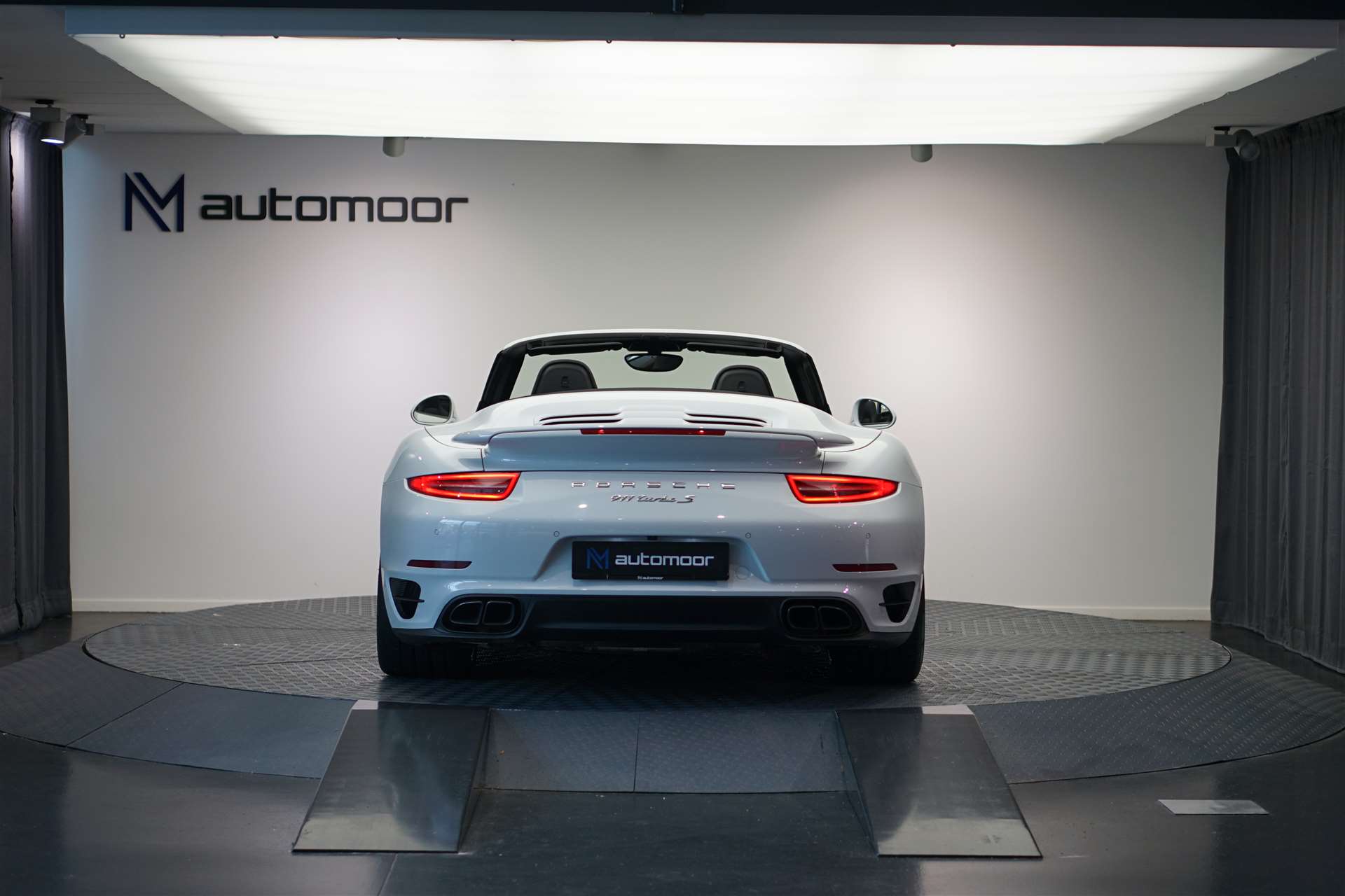 PORSCHE 911 Turbo S Cabrio PDK *CH-Fahrzeug* *wenig KM*-image-6