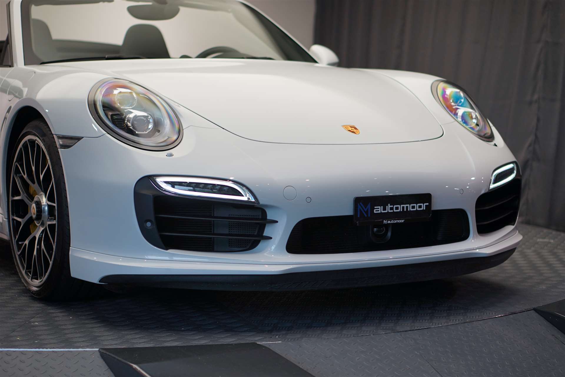 PORSCHE 911 Turbo S Cabrio PDK *CH-Fahrzeug* *wenig KM*-image-10